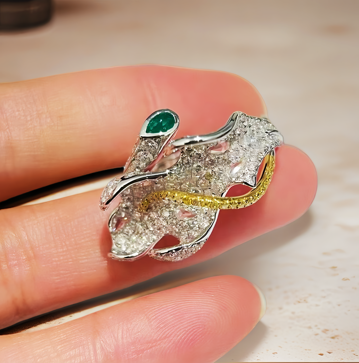 Leaf 18k Gold Diamond Ring (Item No. VT223)