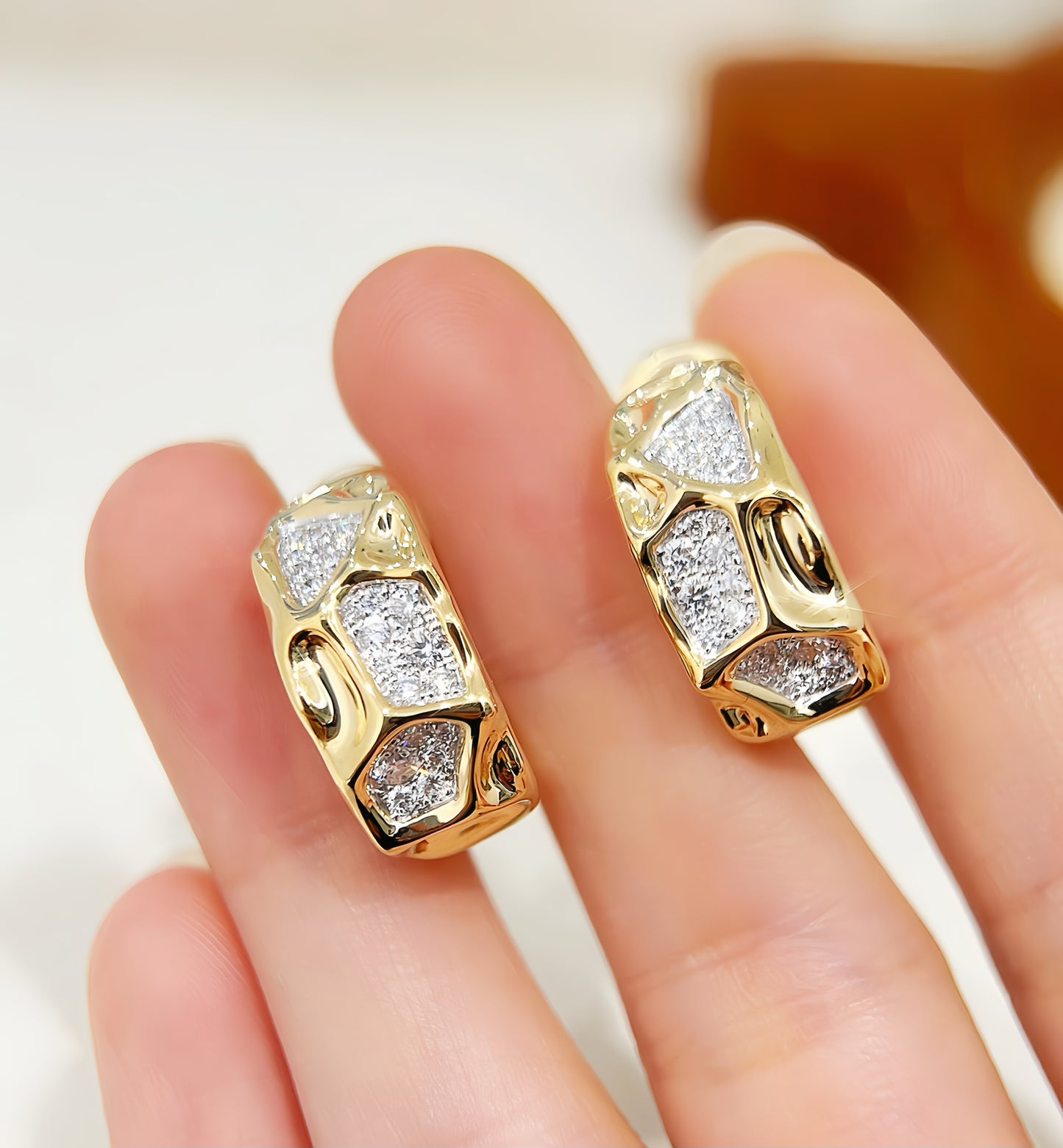 Rock 18k Gold Diamond Earring (Item No. VT265)