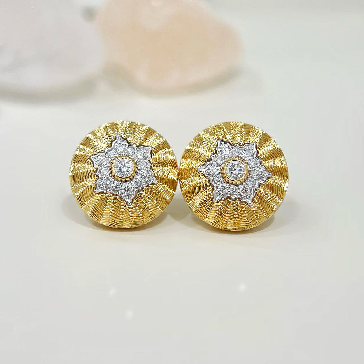 Vintage 18k Gold Diamond Earring (Item No. VT494)