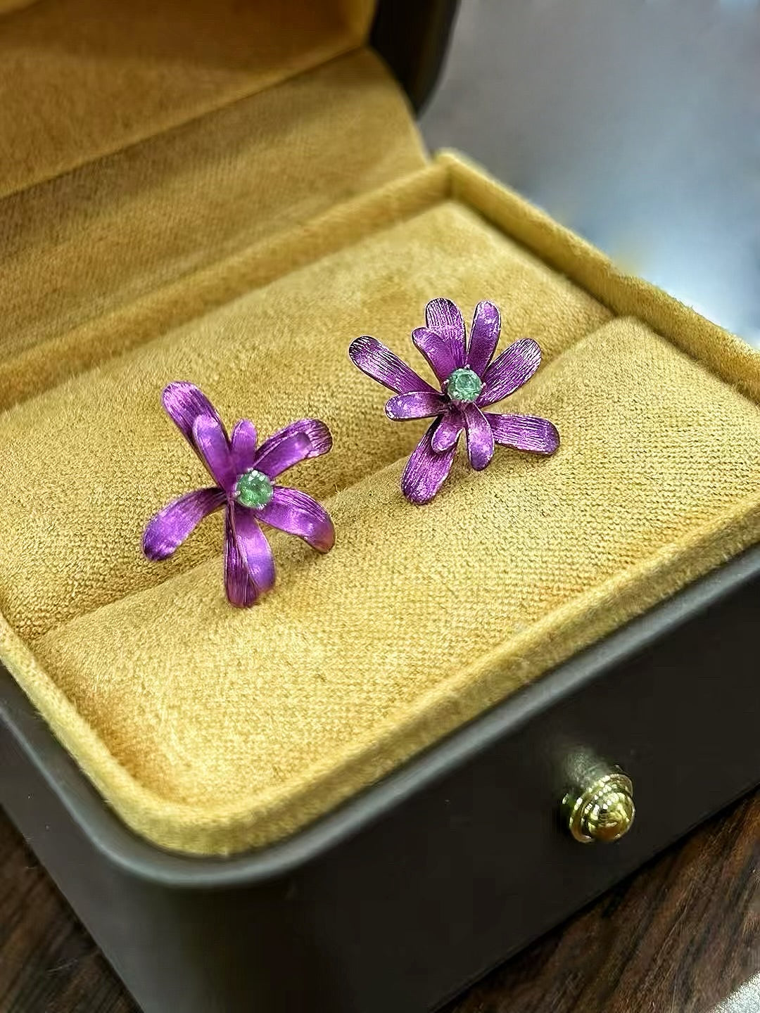 Anodized Titanium Pink Tsavorite Earring (Item No. TA007)