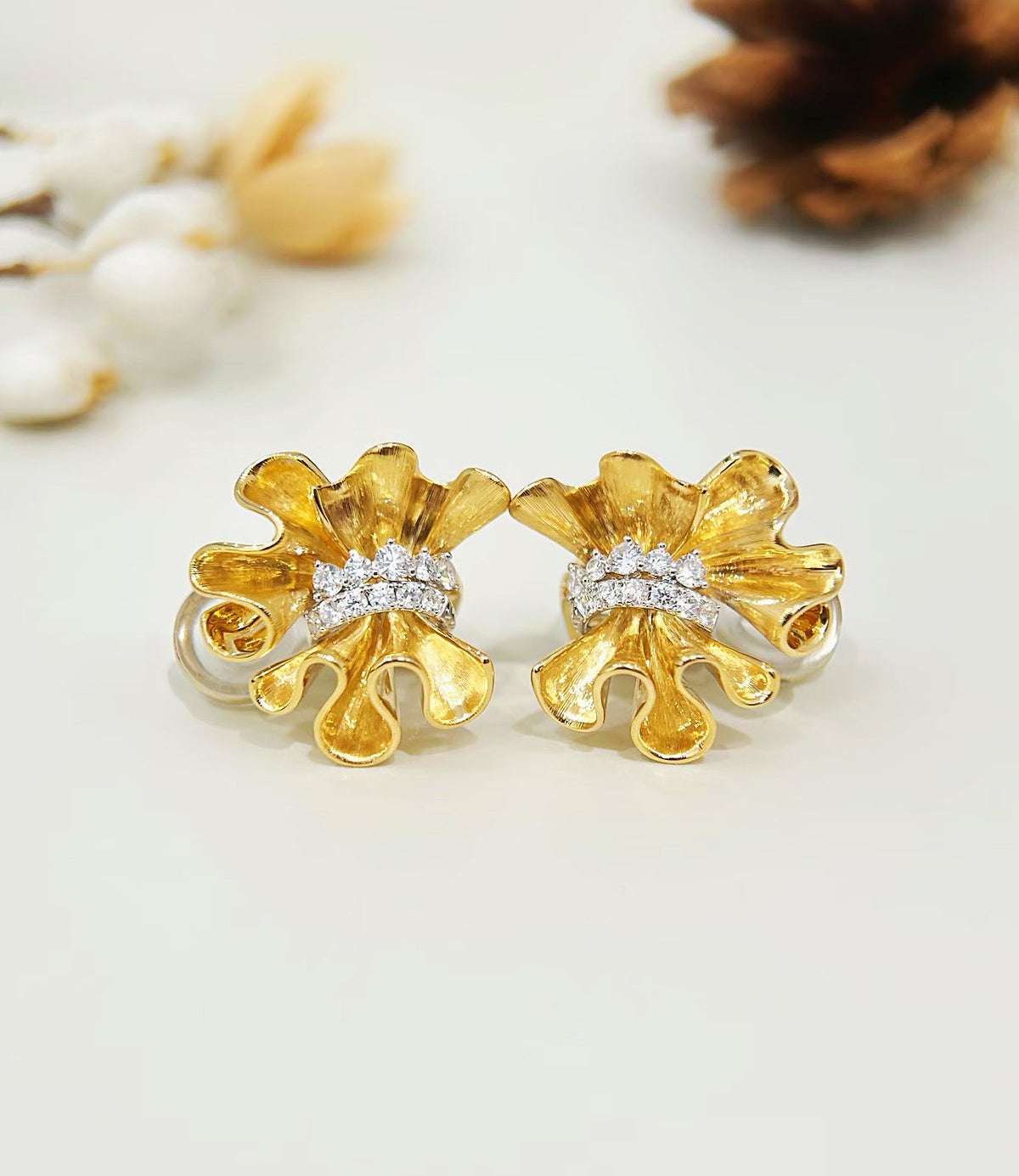 Vintage 18k Gold Diamond Earring (Item No. VT510)
