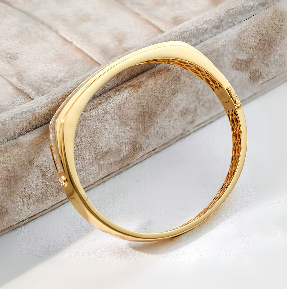 Vintage 18k Gold Diamond Bracelet (Item No. VT261)