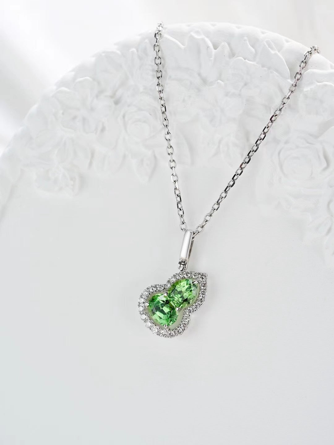 Rainbow Sapphire 18k Gold Pendant (Item No. SA067)