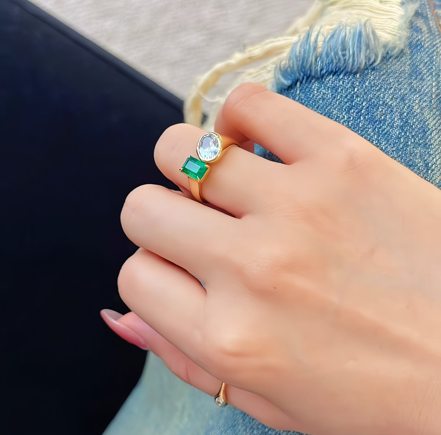 Toi et Moi 18k Gold Sahpire Emerald Ring (Item No. VT039)