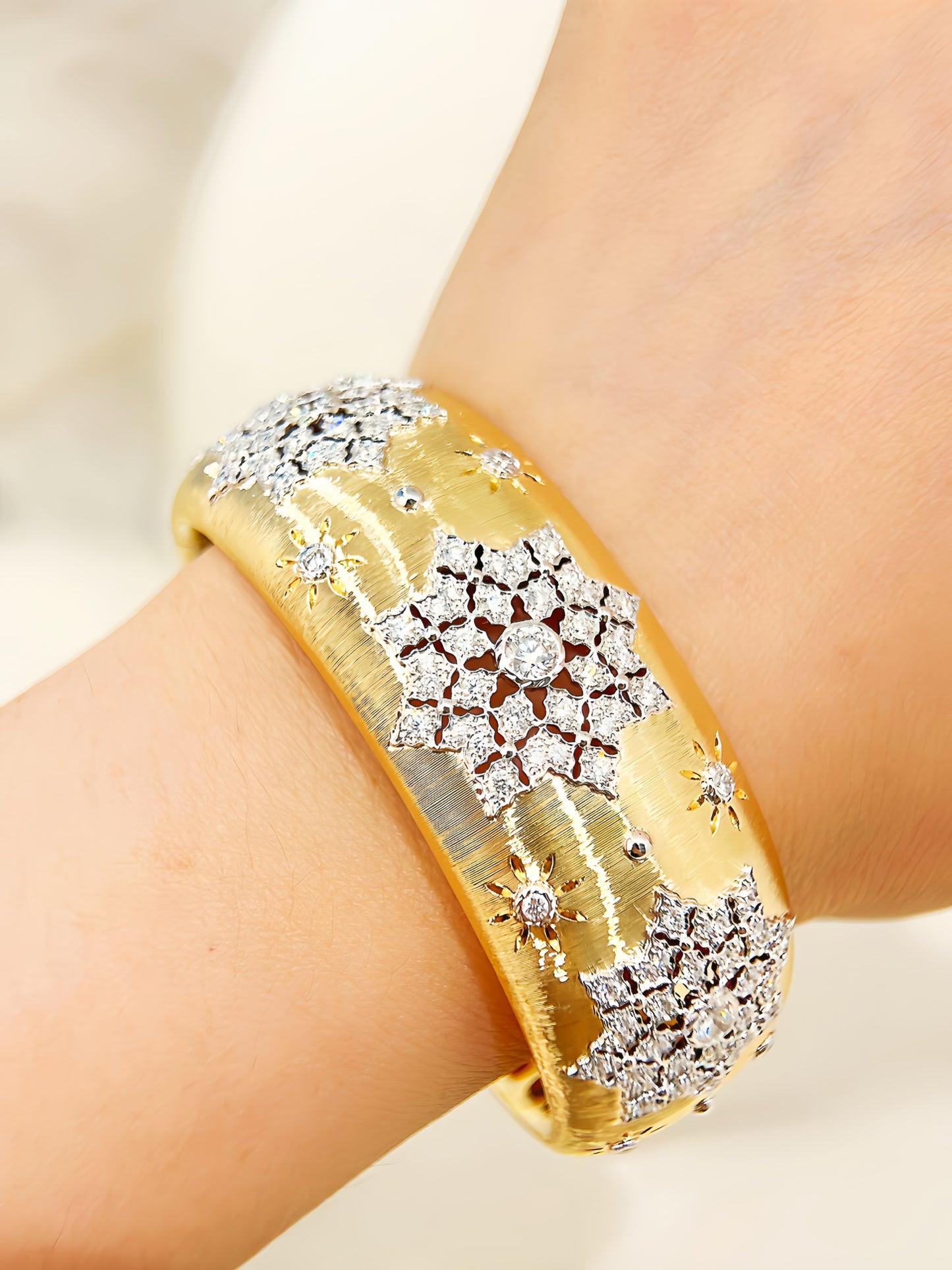 Vintage 18k Gold Diamond Bracelet (Item No. VT341)