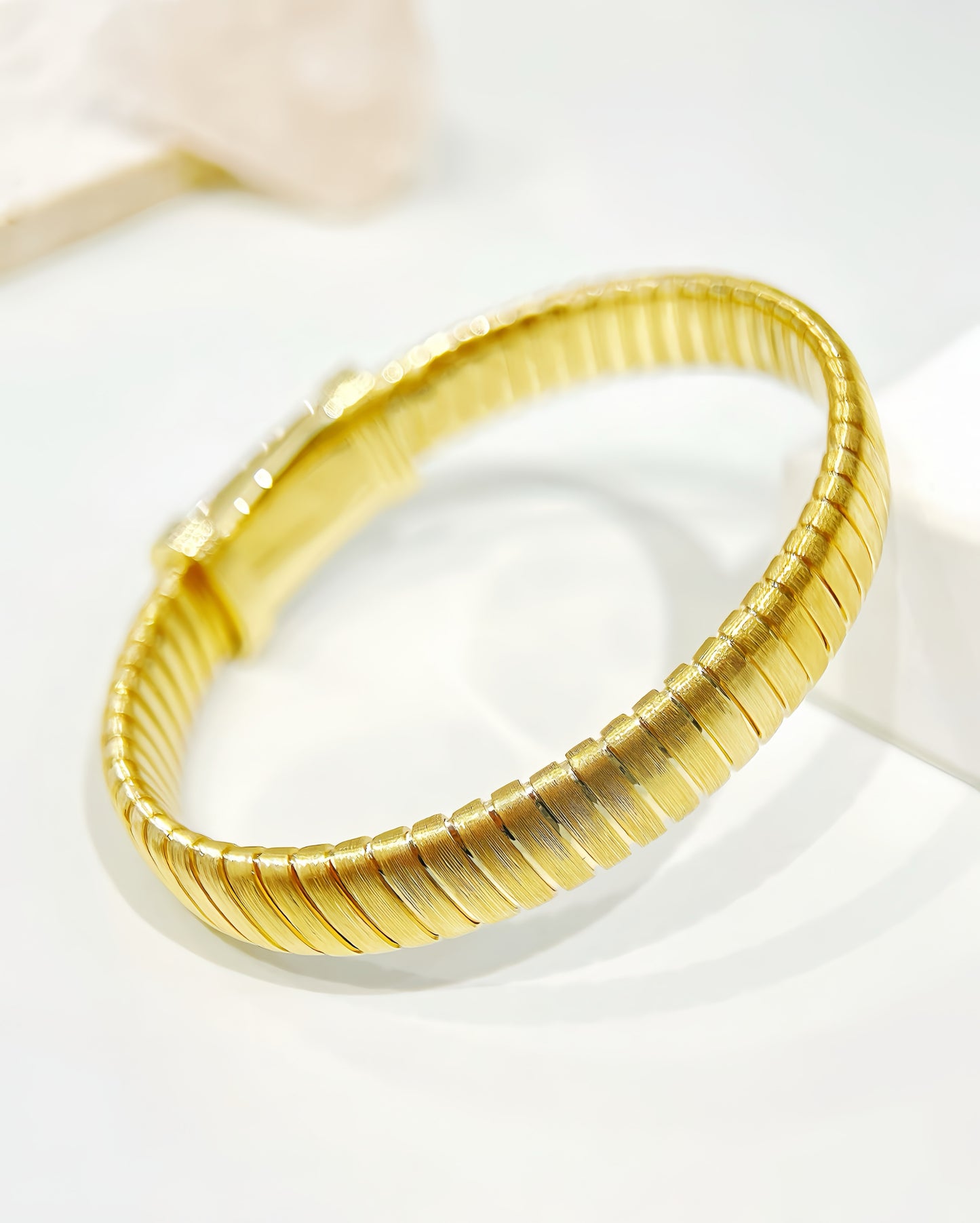 Weaving Vintage 18k Gold Diamond Bracelet (Item No. VT426)