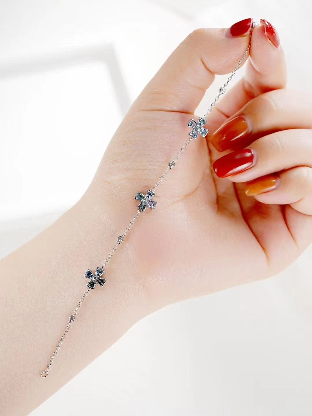 Four Leaf Clover Rainbow Sapphire 18K Gold Bracelet (Item No. SA041)