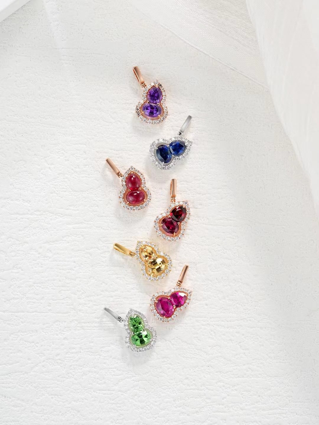 Rainbow Sapphire 18k Gold Pendant (Item No. SA067)