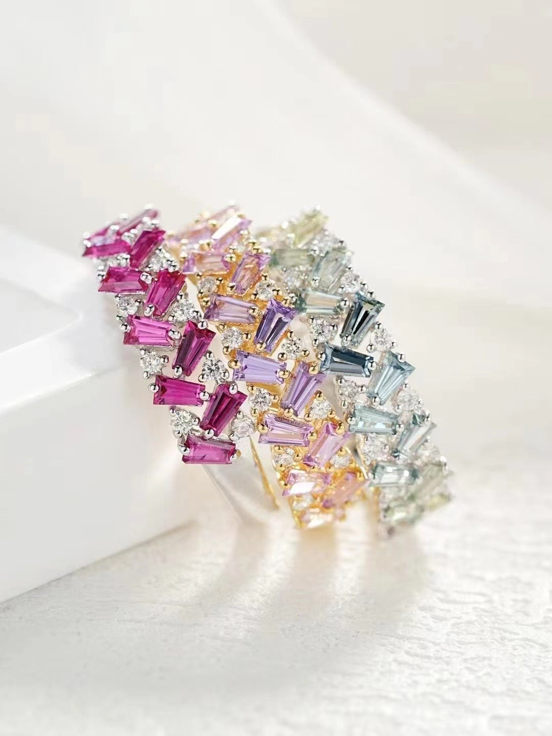 Rainbow Sapphire 18k Gold Ring (Item No. SA075)