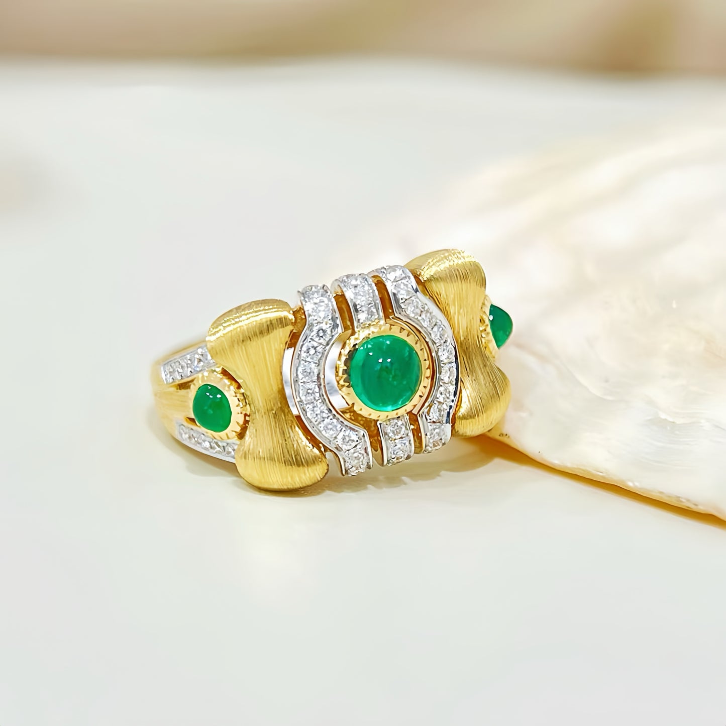 Vintage 18k Gold Diamond Emerald Ring (Item No. VT 287)