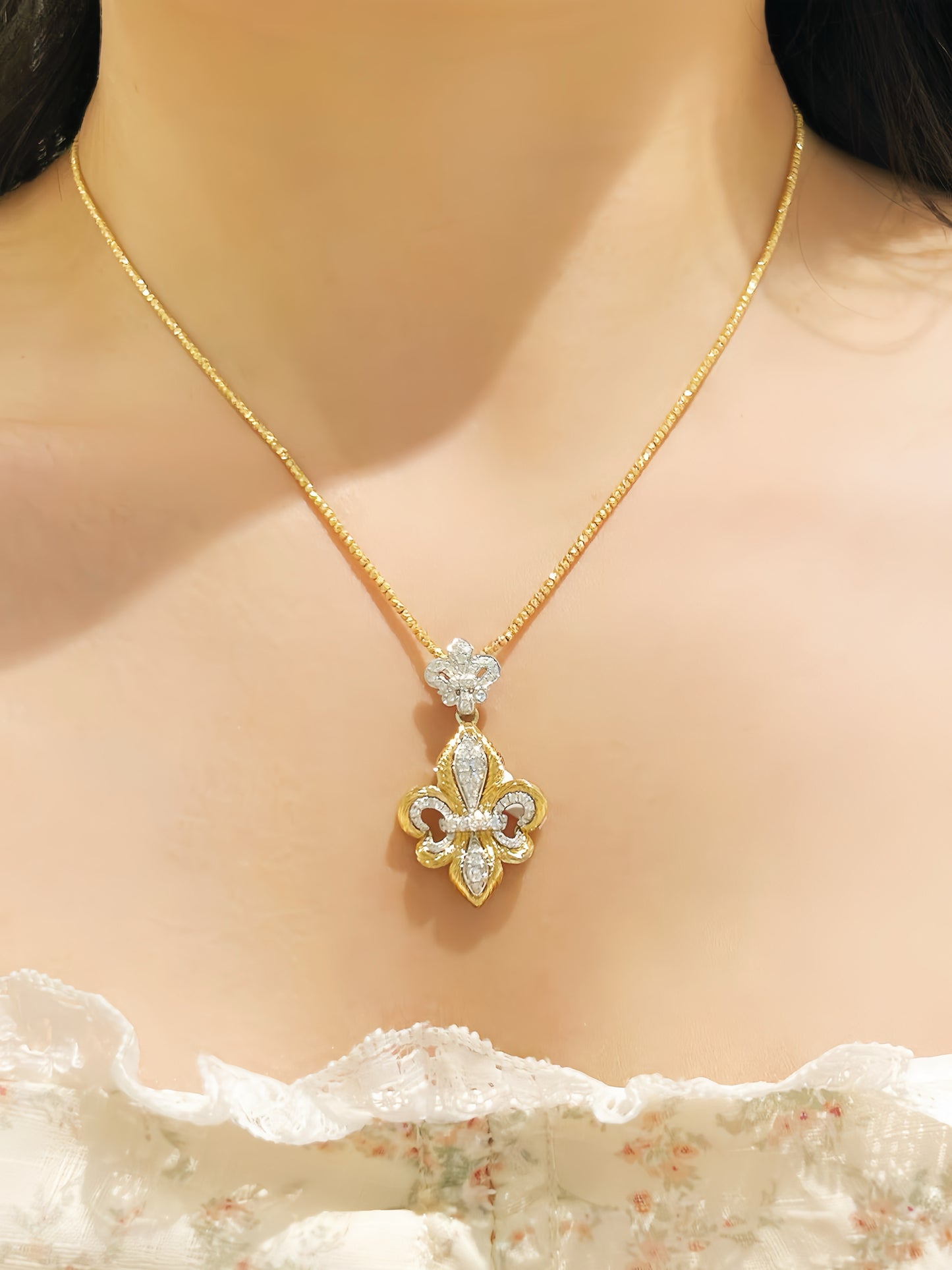 Iris Vintage 18k Gold Diamond Pendant (Item No. VT298)