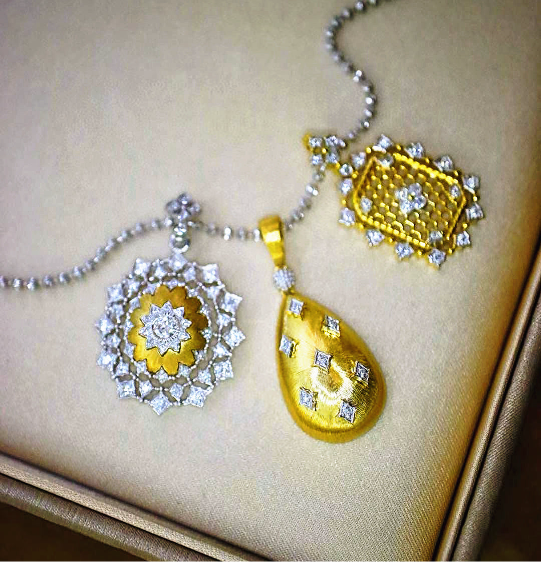 Vintage 18k Gold Diamond Pendant (Item No. VT094)