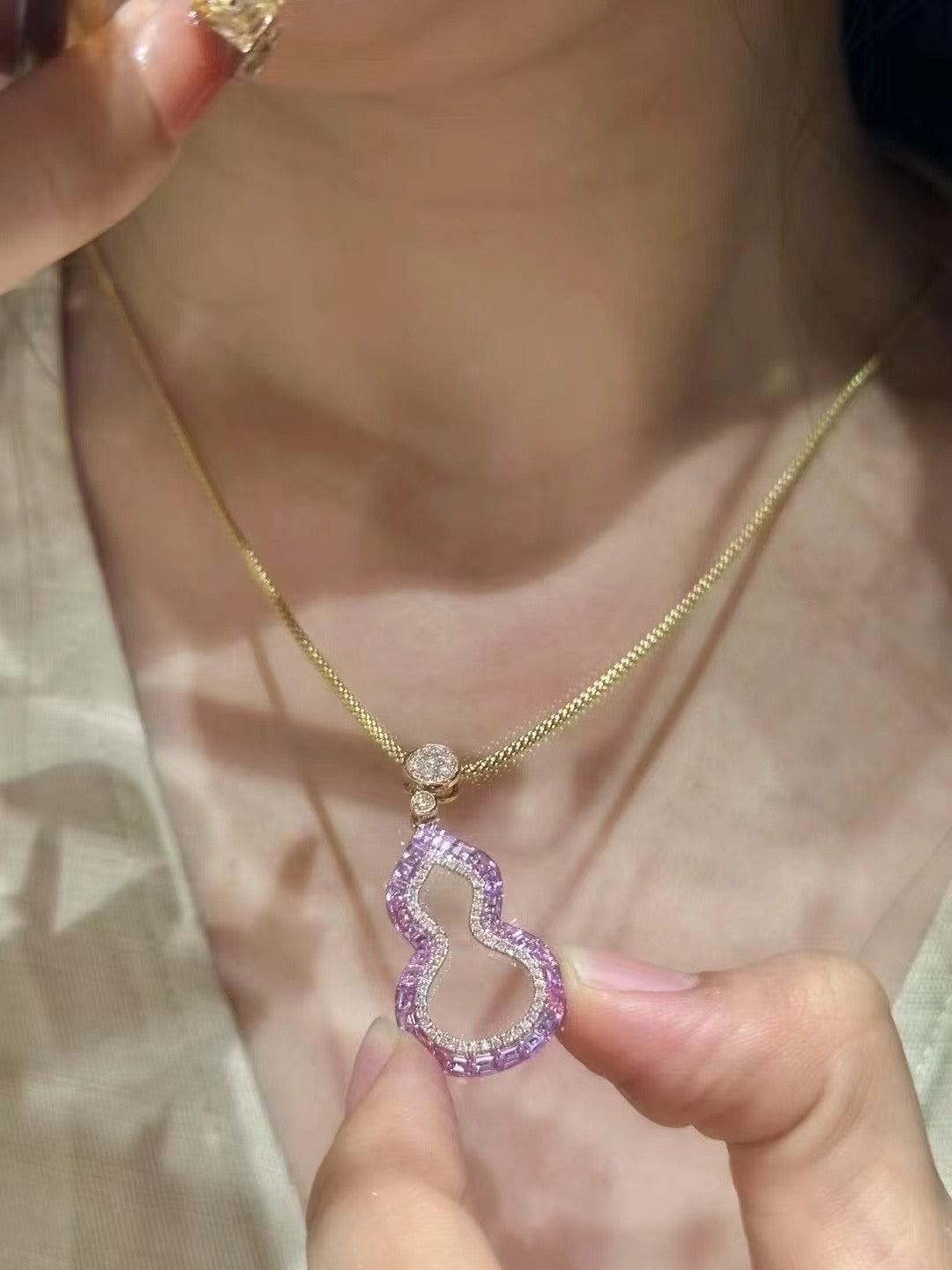 Rainbow Sapphire 18K Gold Pendant (Item No. SA039)