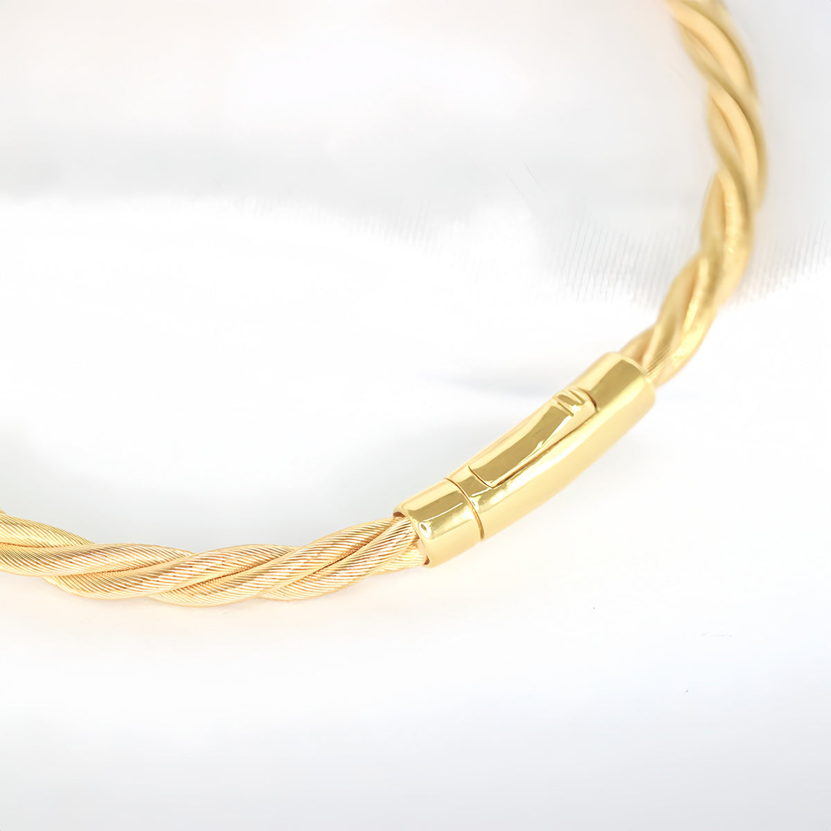 Twisted 18K Gold Bracelet (Item No. SH101CB)