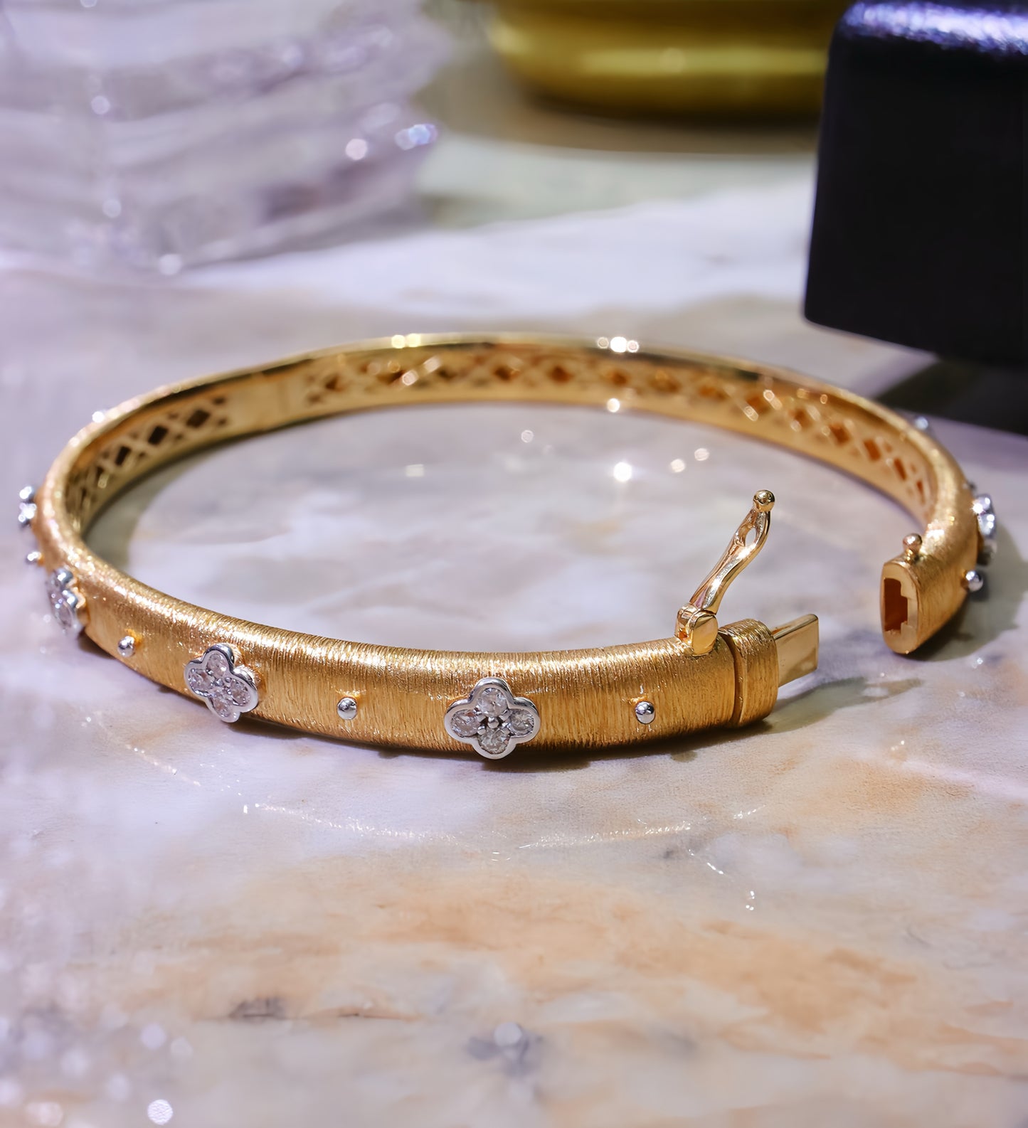 Four-leaf Clover Vintage 18k Gold Diamond Bracelet (Item No. VT130)