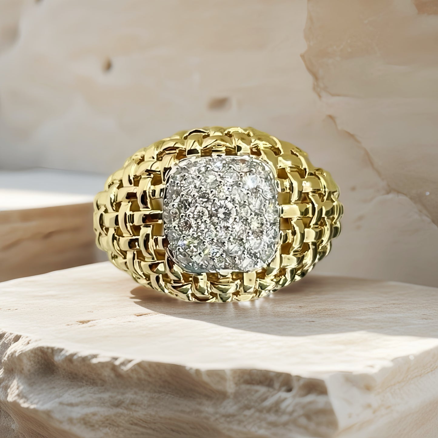 Weaving Hollow 18k Gold Diamond Ring (Item No. VT225)