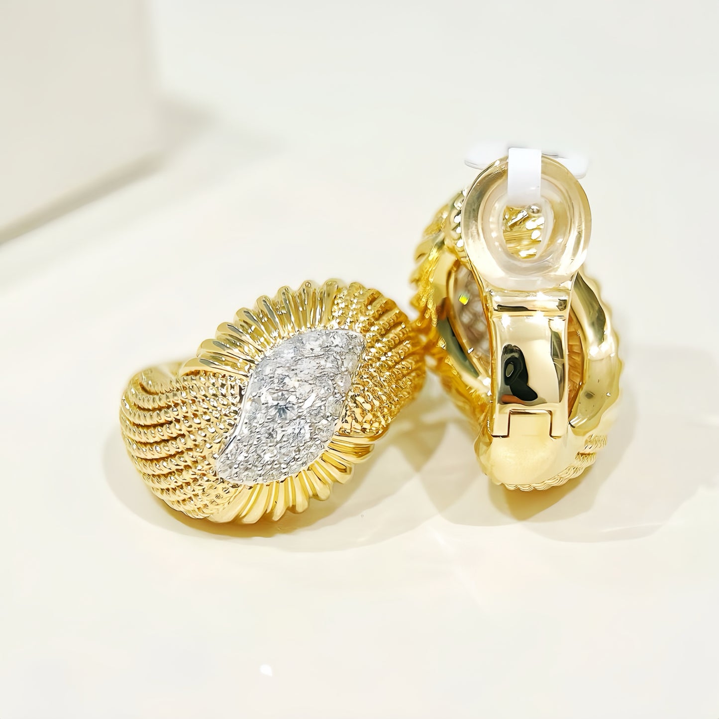 Vintage 18k Gold Diamond Earring (Item No. VT409)