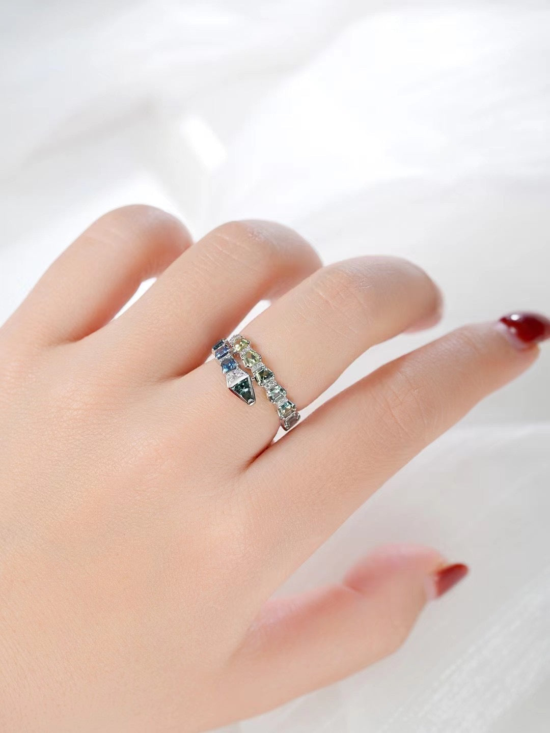 Snake Rainbow Sapphire 18k Gold Ring (Item No. SA080)