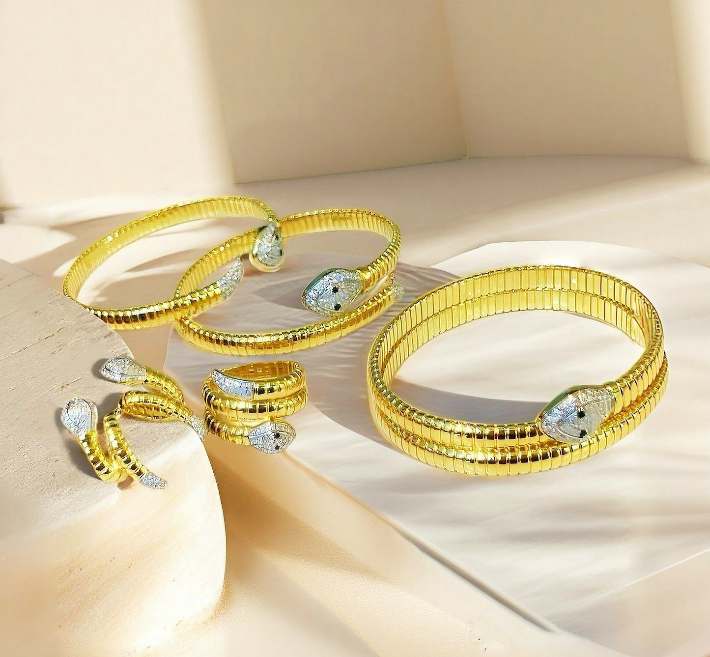 Snake 18k Gold Diamond Bracelet (Item No. VT247)