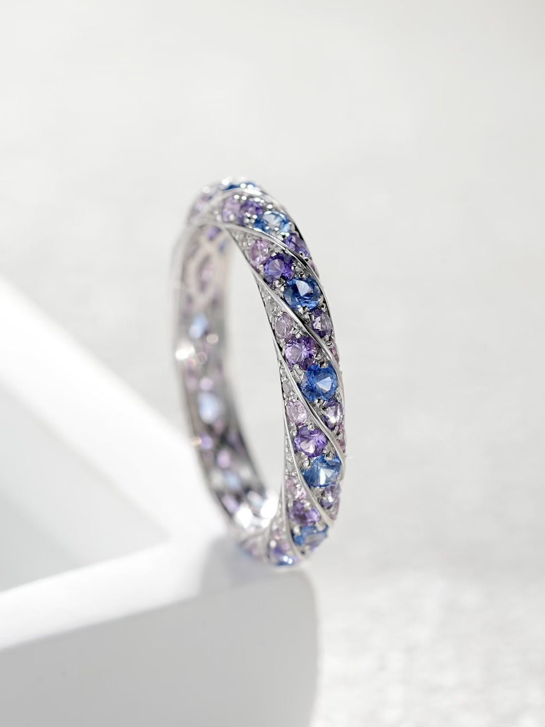 Rainbow Sapphire 18k Gold Ring (Item No. SA130)