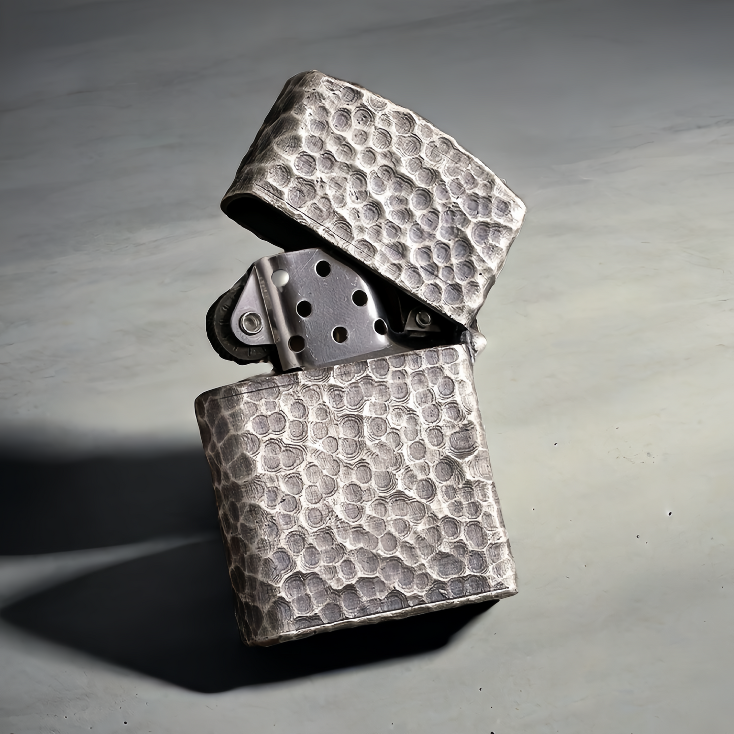 Hammered Silver Zippo Lighter Case (Item No. L0027)