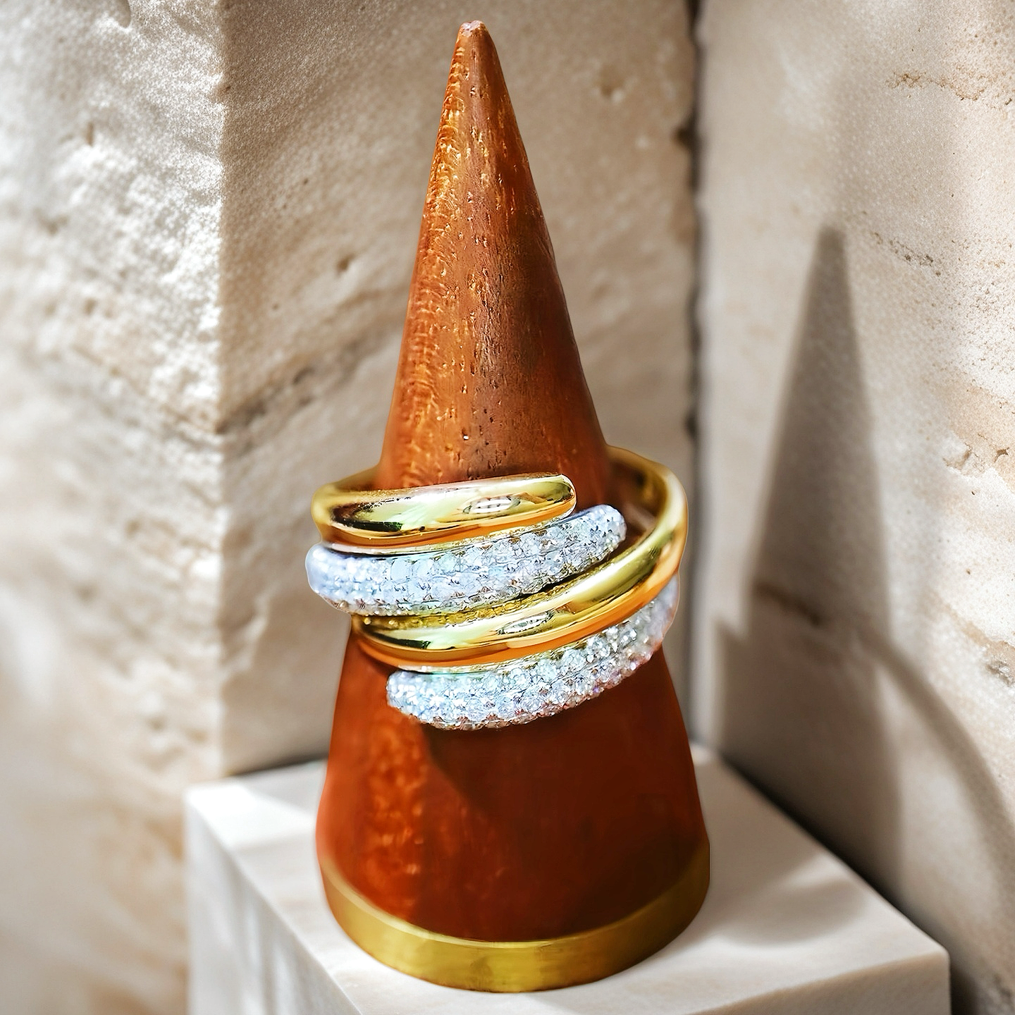 Tango Vintage 18k Gold Diamond Ring (Item No. VT029)