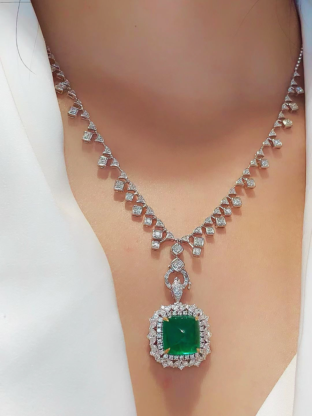 Vintage 18k Gold Diamond Necklace (Item No. VT208)