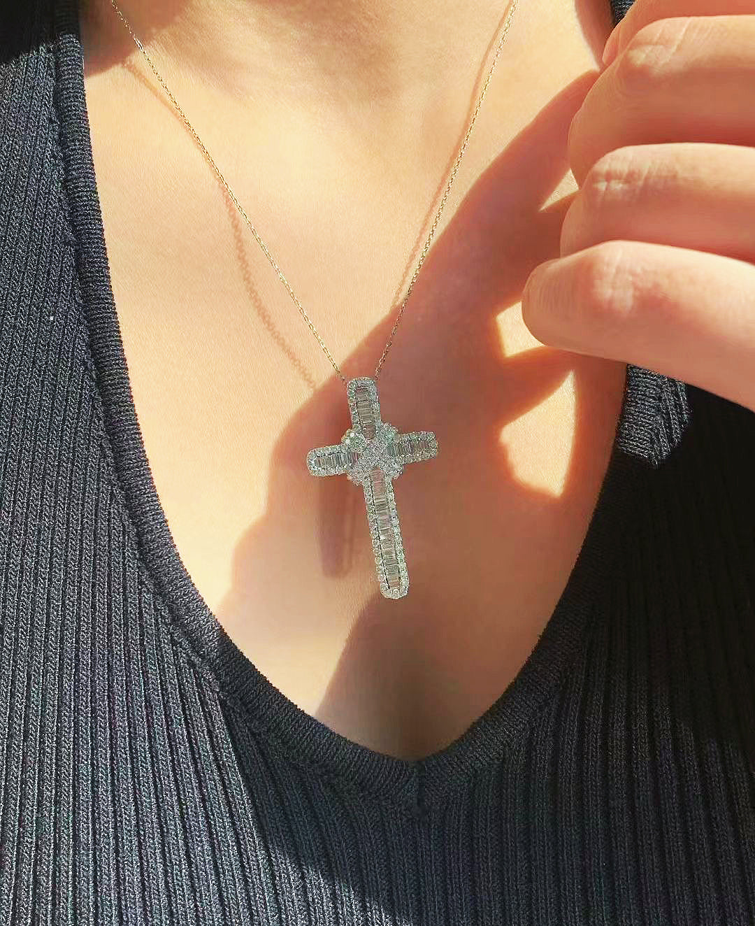 Cross 18k Gold Diamond Pendant (Item No. VT210)