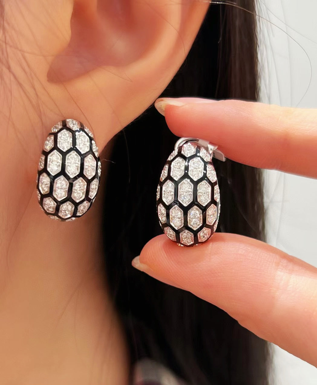 Black Enamel 18k Gold Diamond Earring (Item No. VT214)