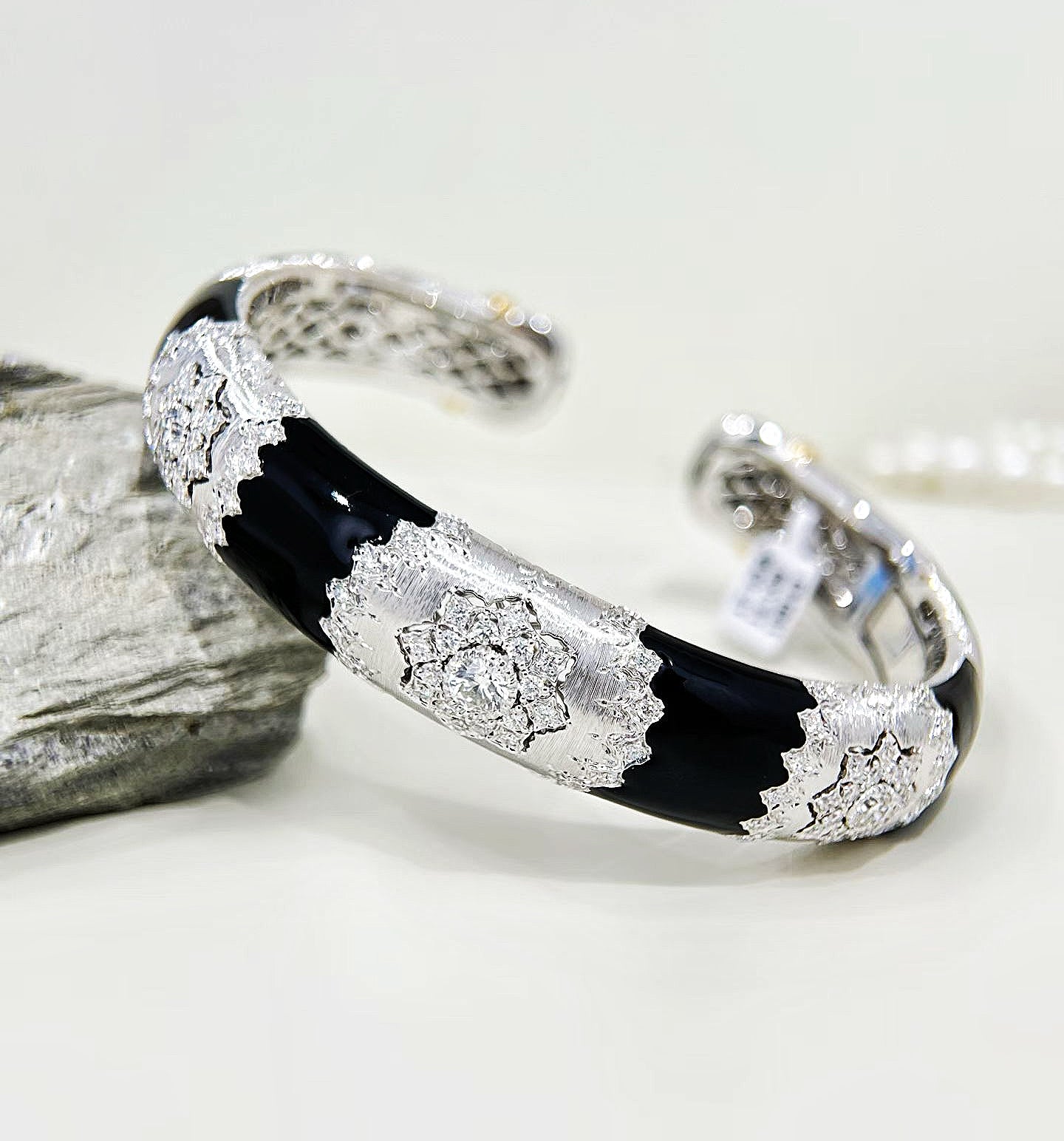 Enamel Vintage 18k Gold Diamond Bracelet (Item No. VT347)