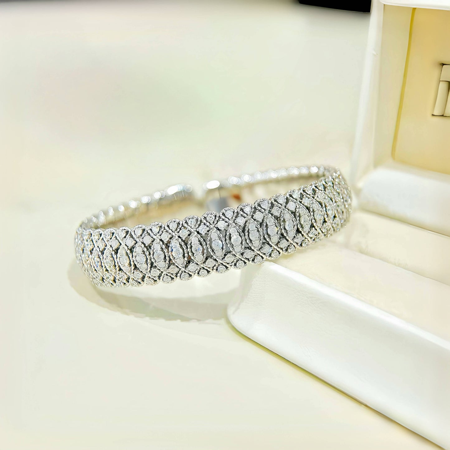 Vintage 18k Gold Diamond Bracelet (Item No. VT339)