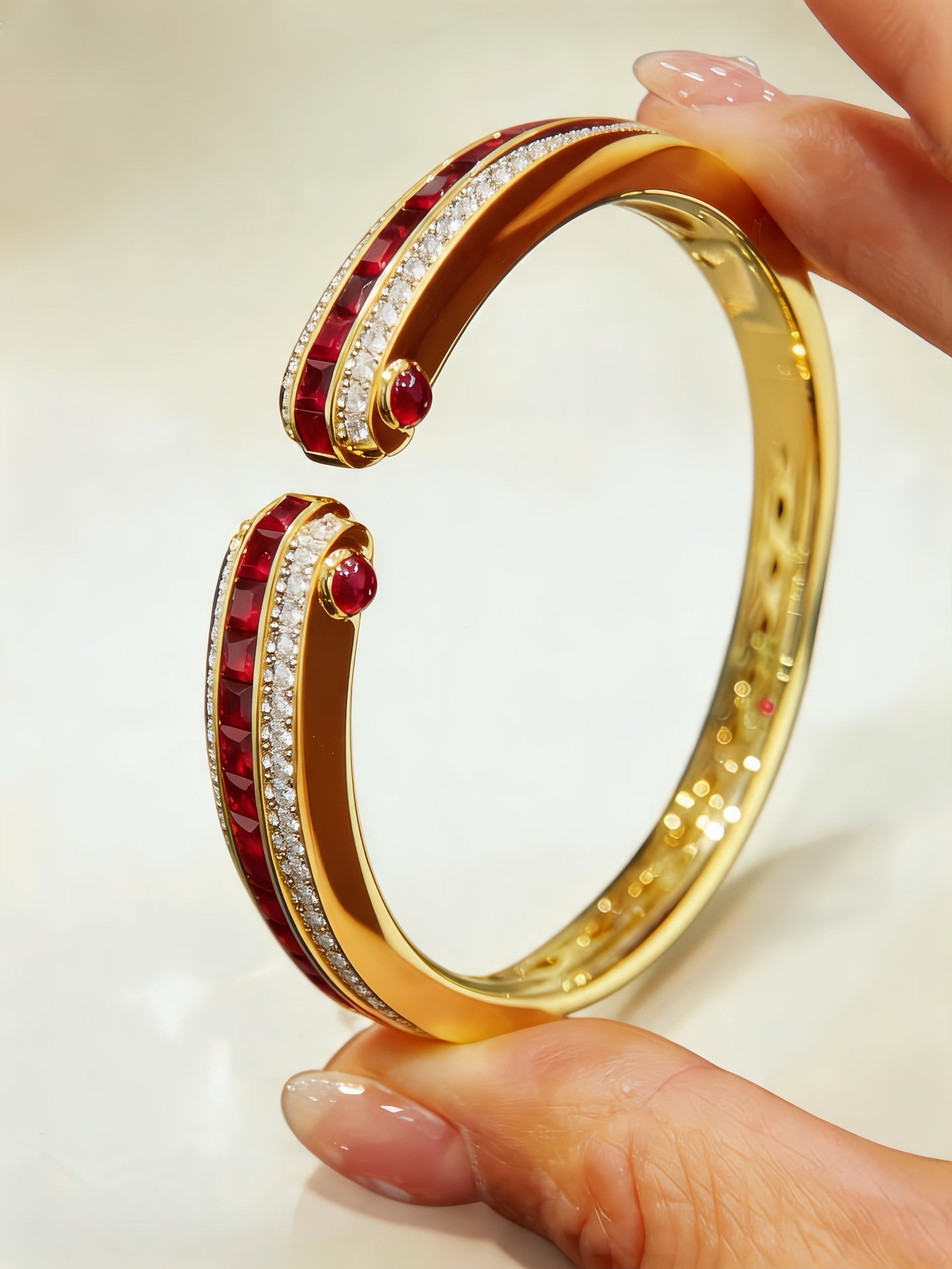 Weaving Vintage 18k Gold Diamond Bracelet (Item No. VT416)