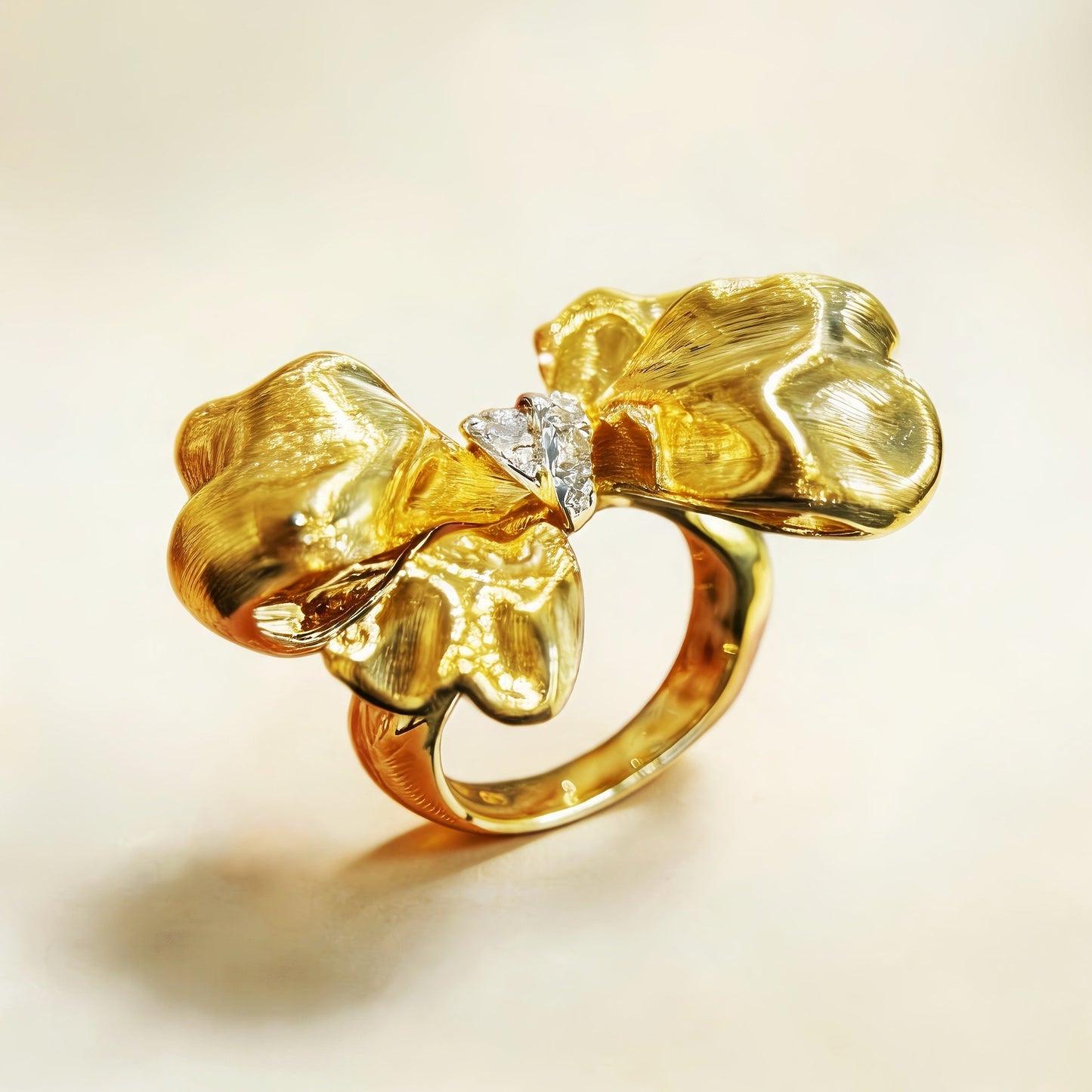 Butterfly 18k Gold Diamond Ring (Item No. VT242)