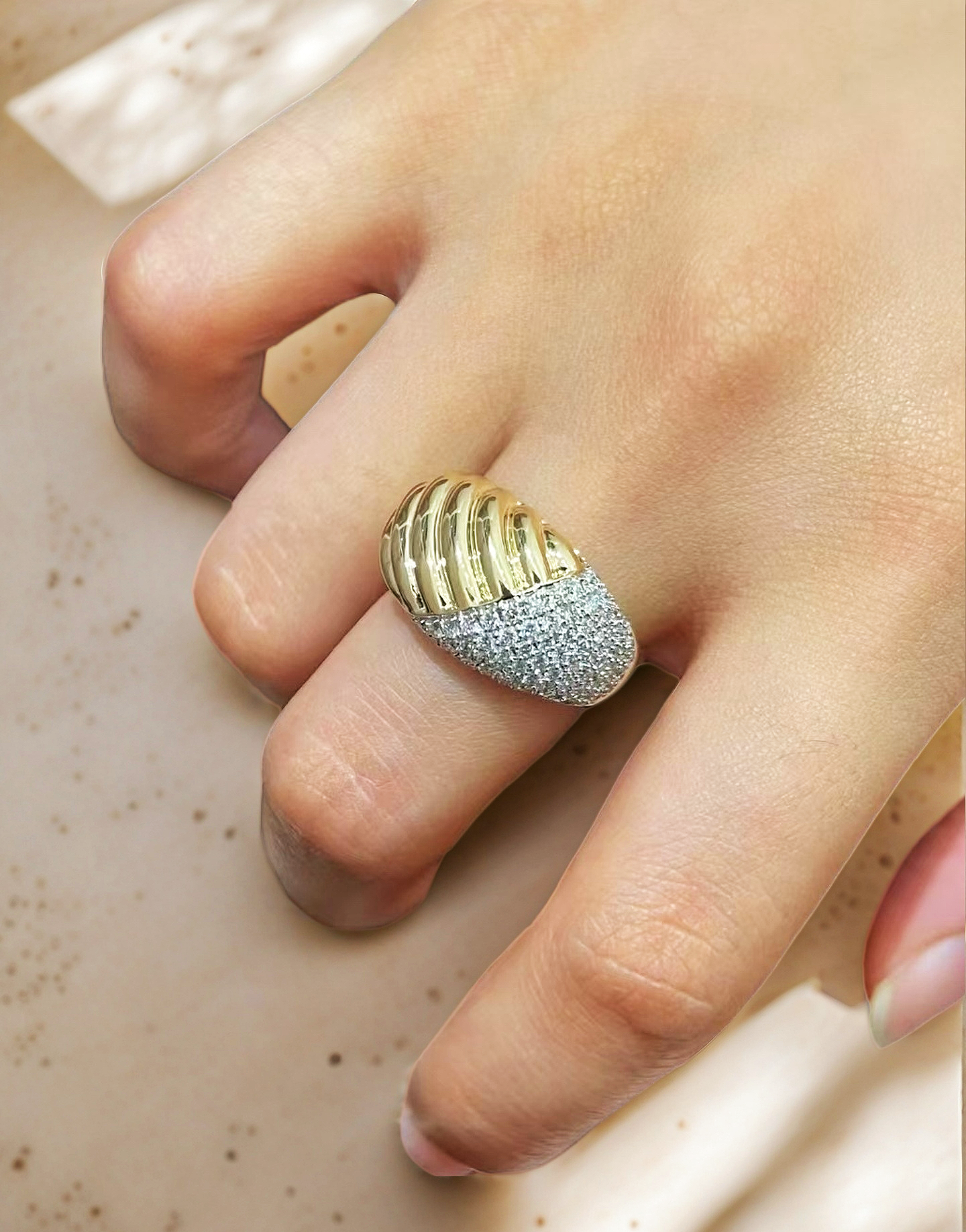 vintage 18k Gold Diamond Ring (Item No. VT230)