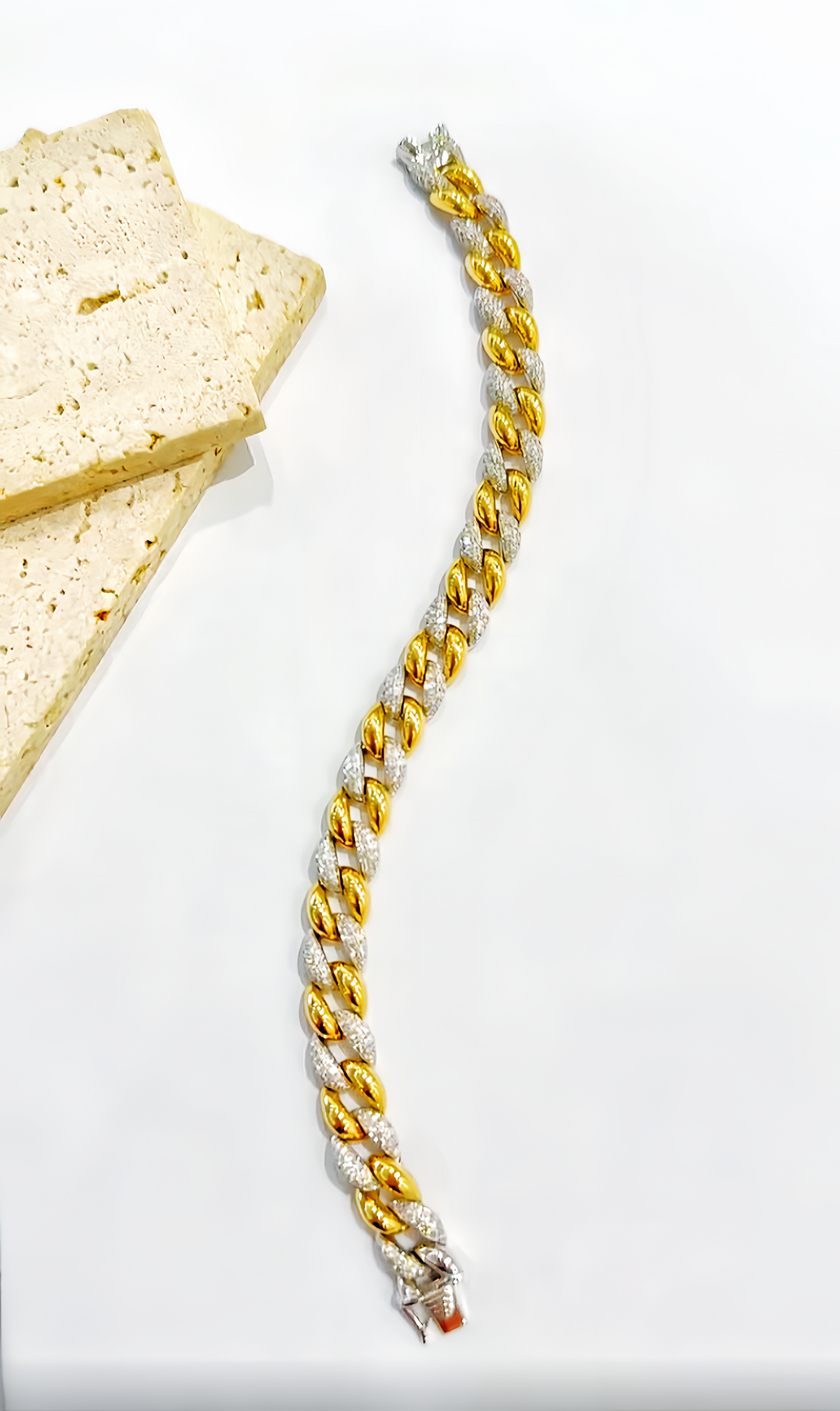 Cuban Link 18k Gold Diamond Bracelet (Item No. VT245)