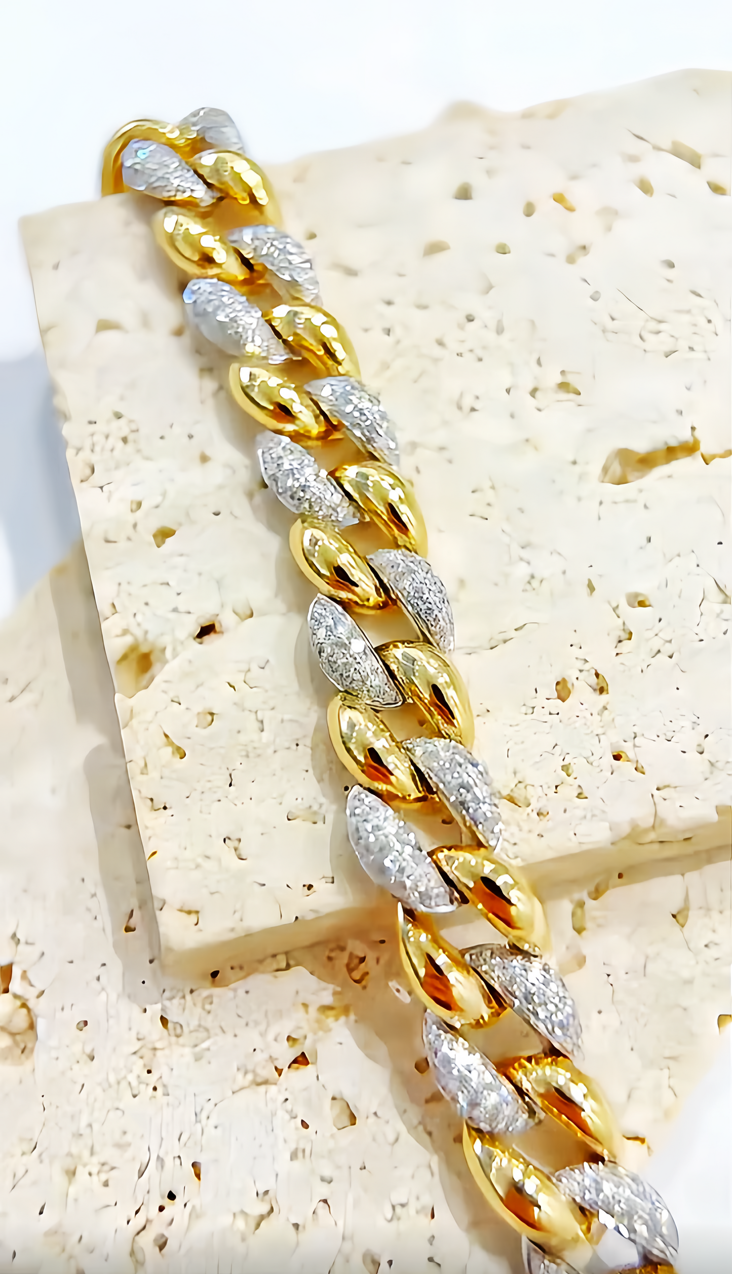 Cuban Link 18k Gold Diamond Bracelet (Item No. VT245)