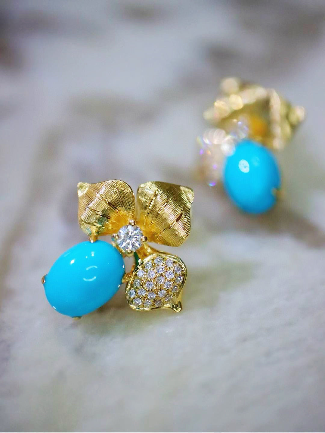 Vintage Turquoise 18k Gold Diamond Earring (Item No. VT054）