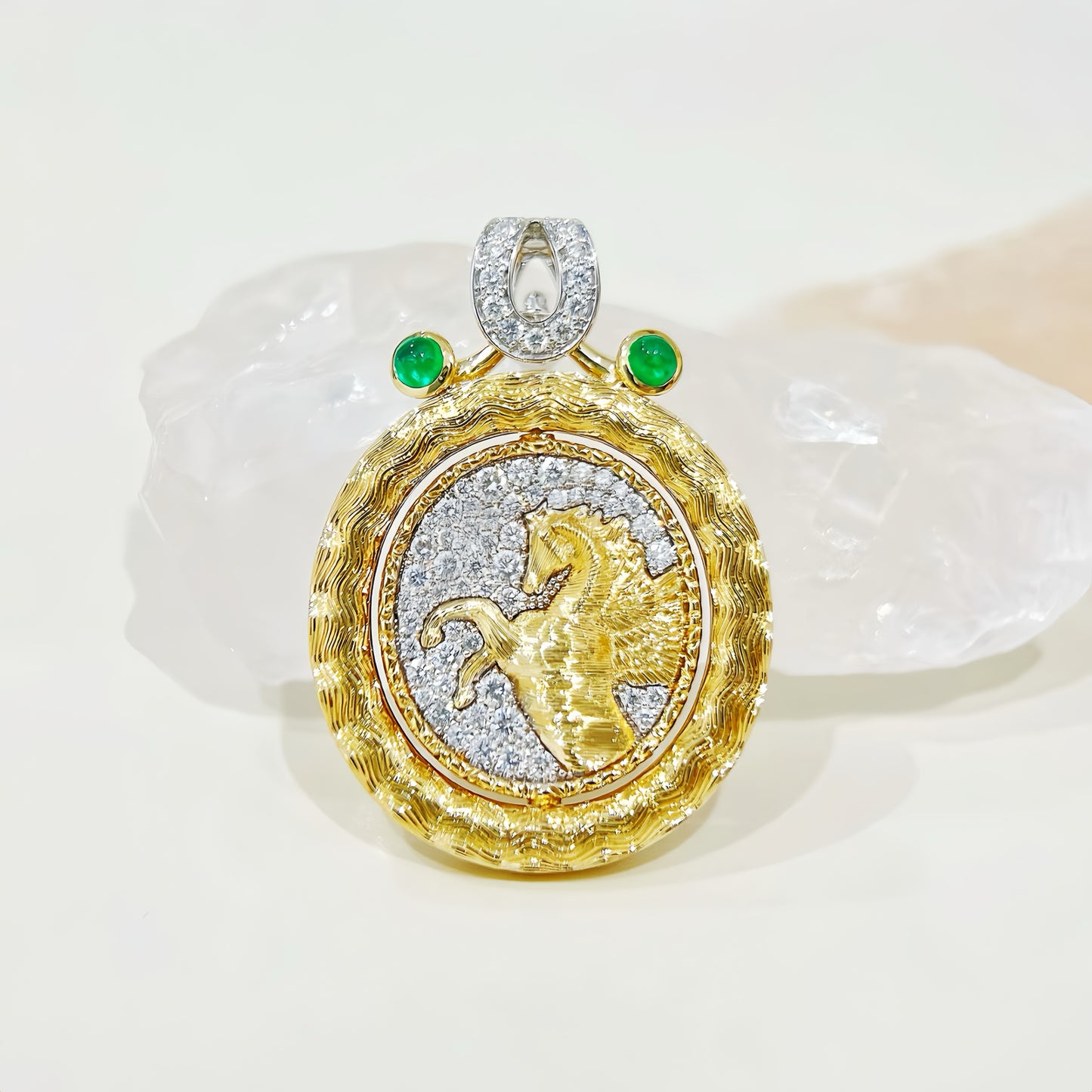 Horse Vintage 18k Gold Diamond Pendant (Item No. VT428）