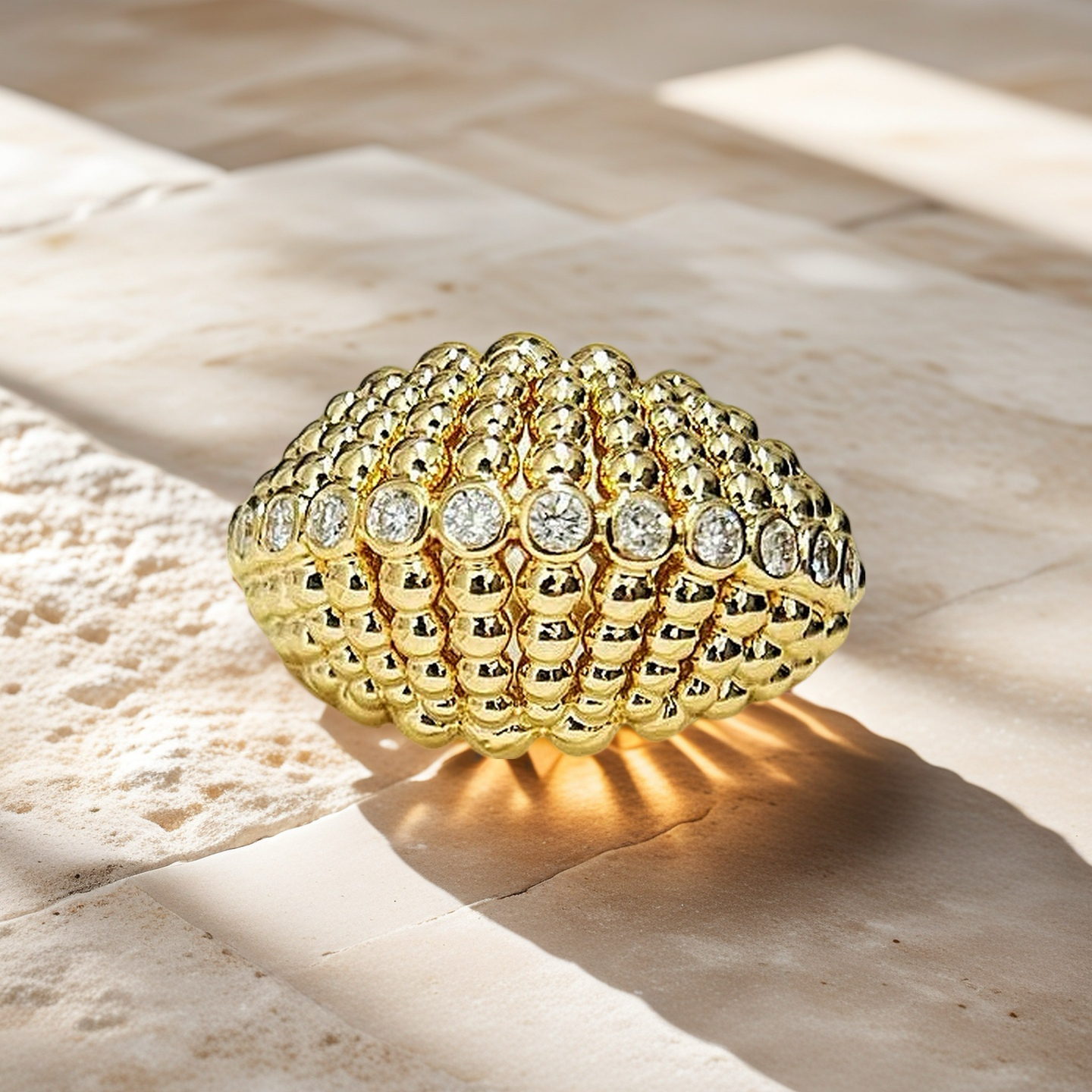 Shell Vintage 18k Gold Diamond Ring (Item No. VT020）