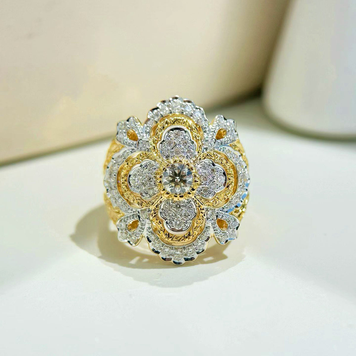 Vintage 18k Gold Diamond Ring (Item No. VT537）