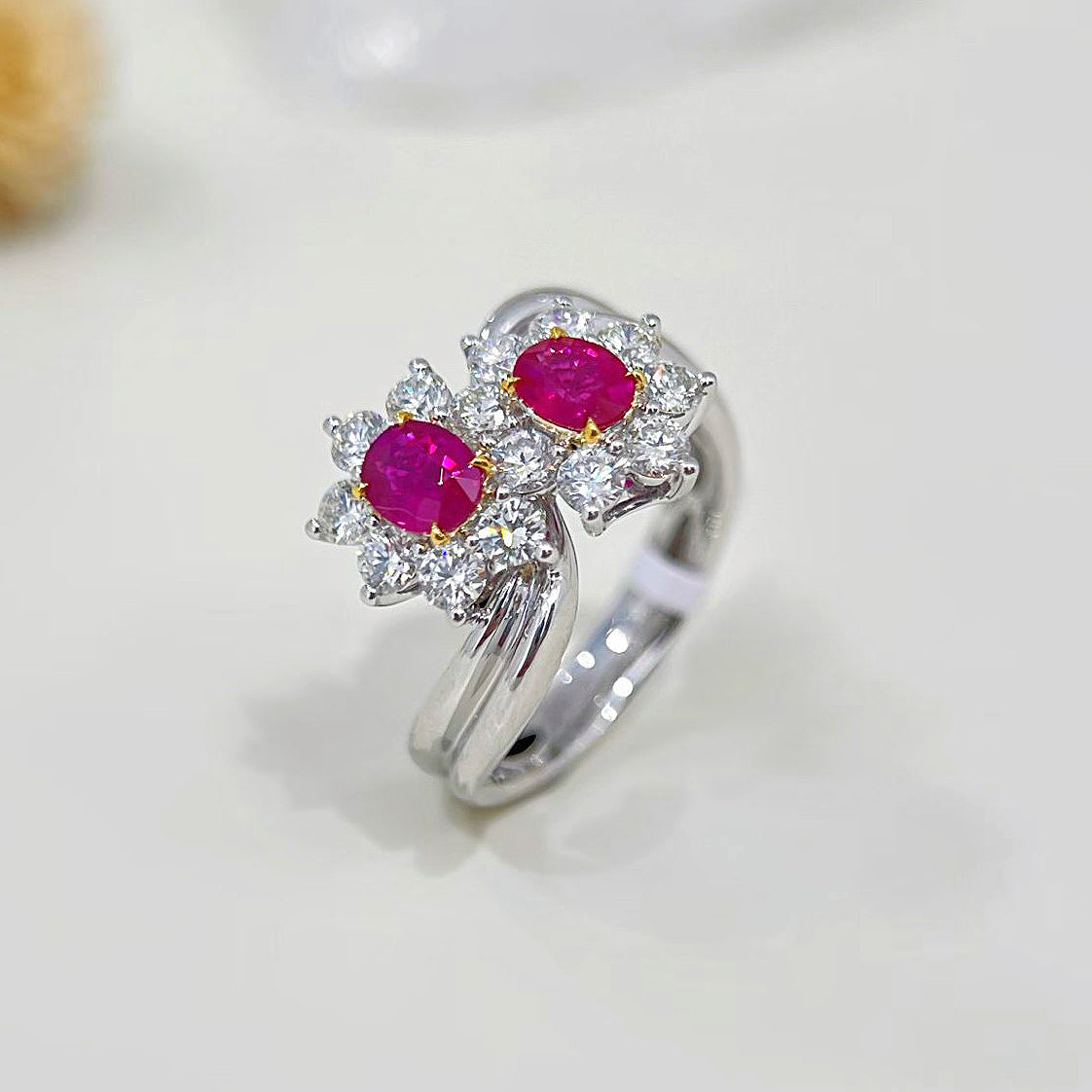 Vintage 18k Gold Diamond Ruby Ring (Item No. VT521）