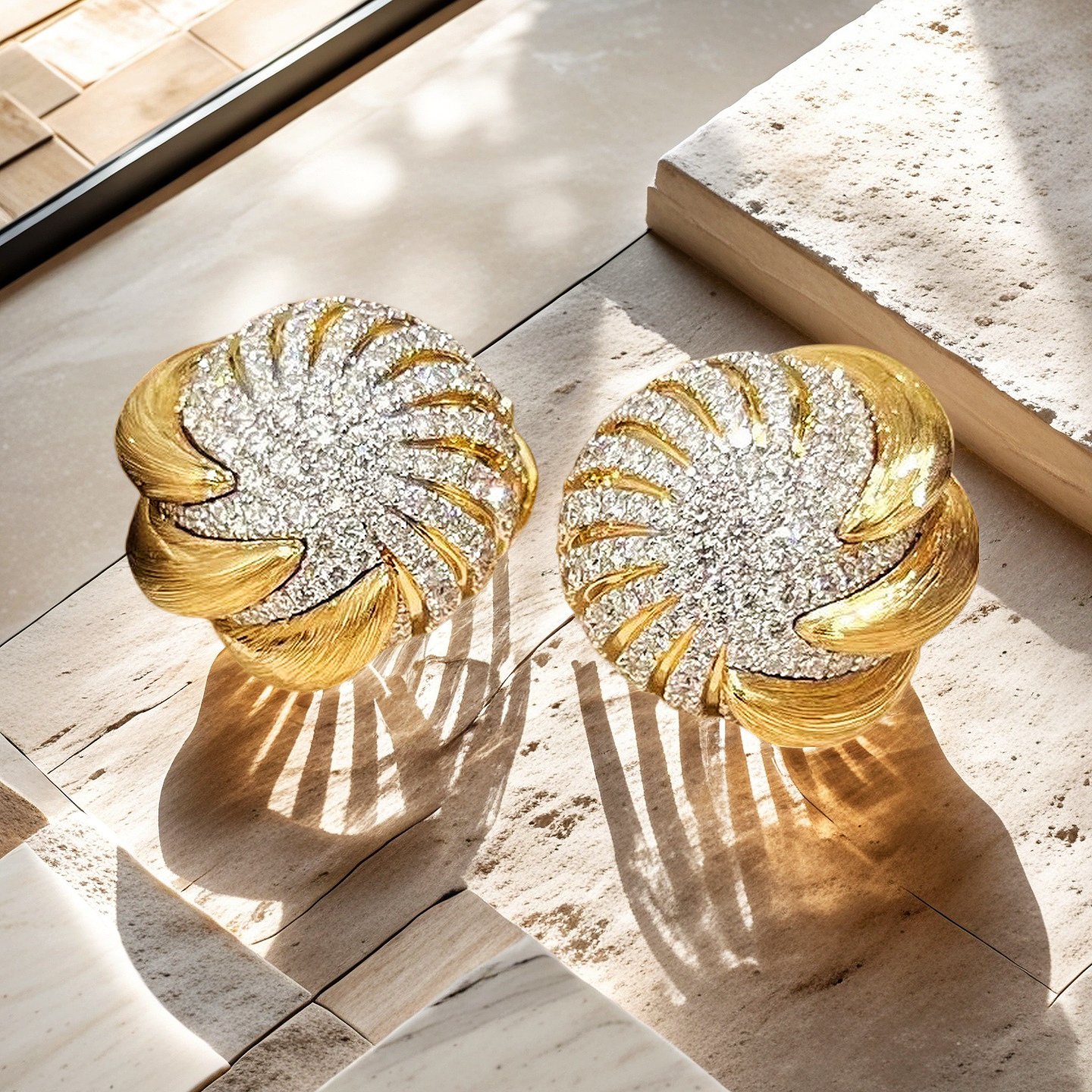 Vintage 18k Gold Diamond Earring (Item No. VT013）