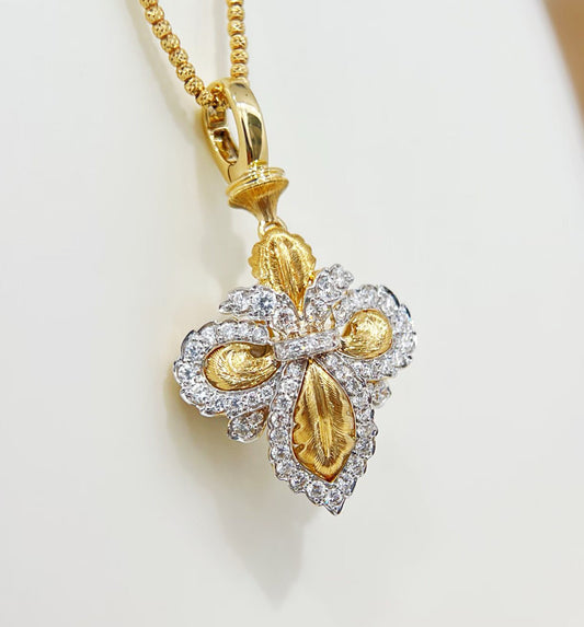 Flower 18k Gold Diamond Pendant (Item No. VT465）