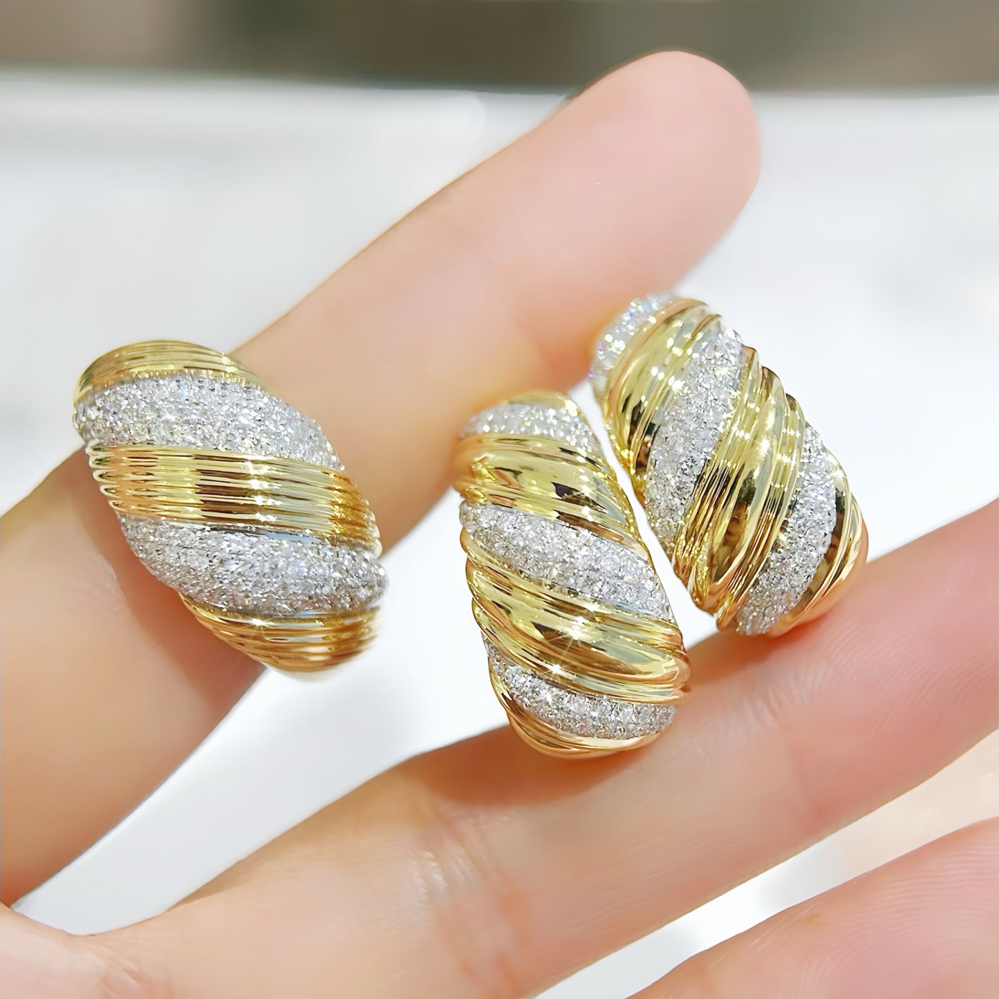 Vintage 18k Gold Diamond Earring (Item No. VT417）