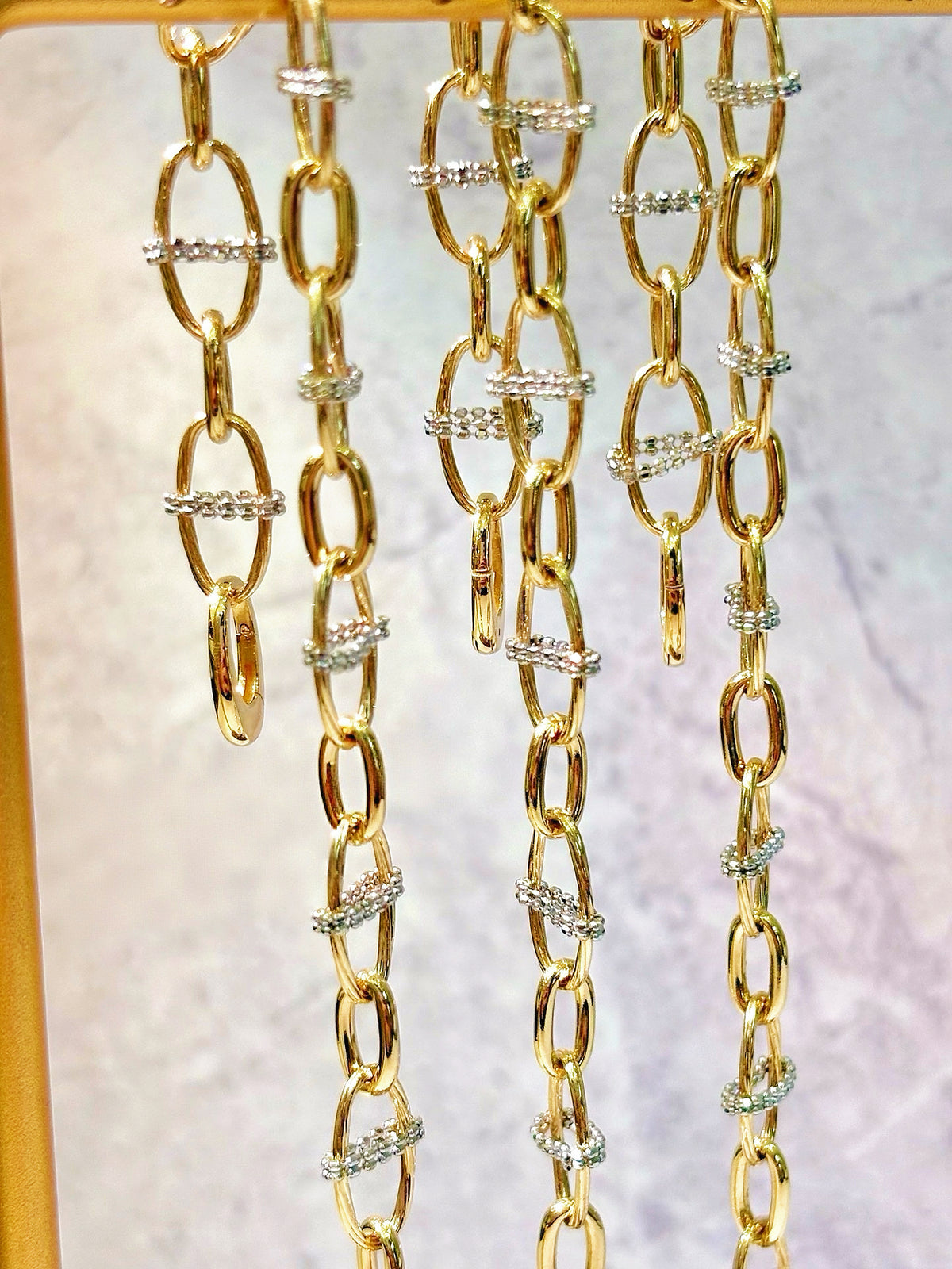 Comptemporary 18K Gold Bracelet (Item No. SJB020）