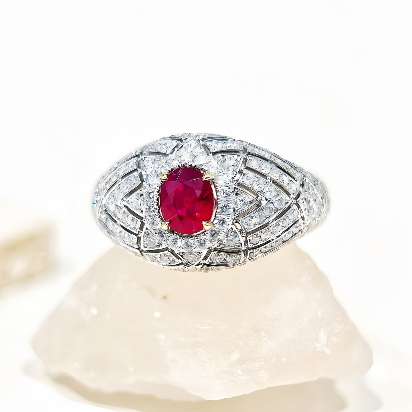 Vintage 18k Gold Diamond Ruby Ring (Item No. VT419）