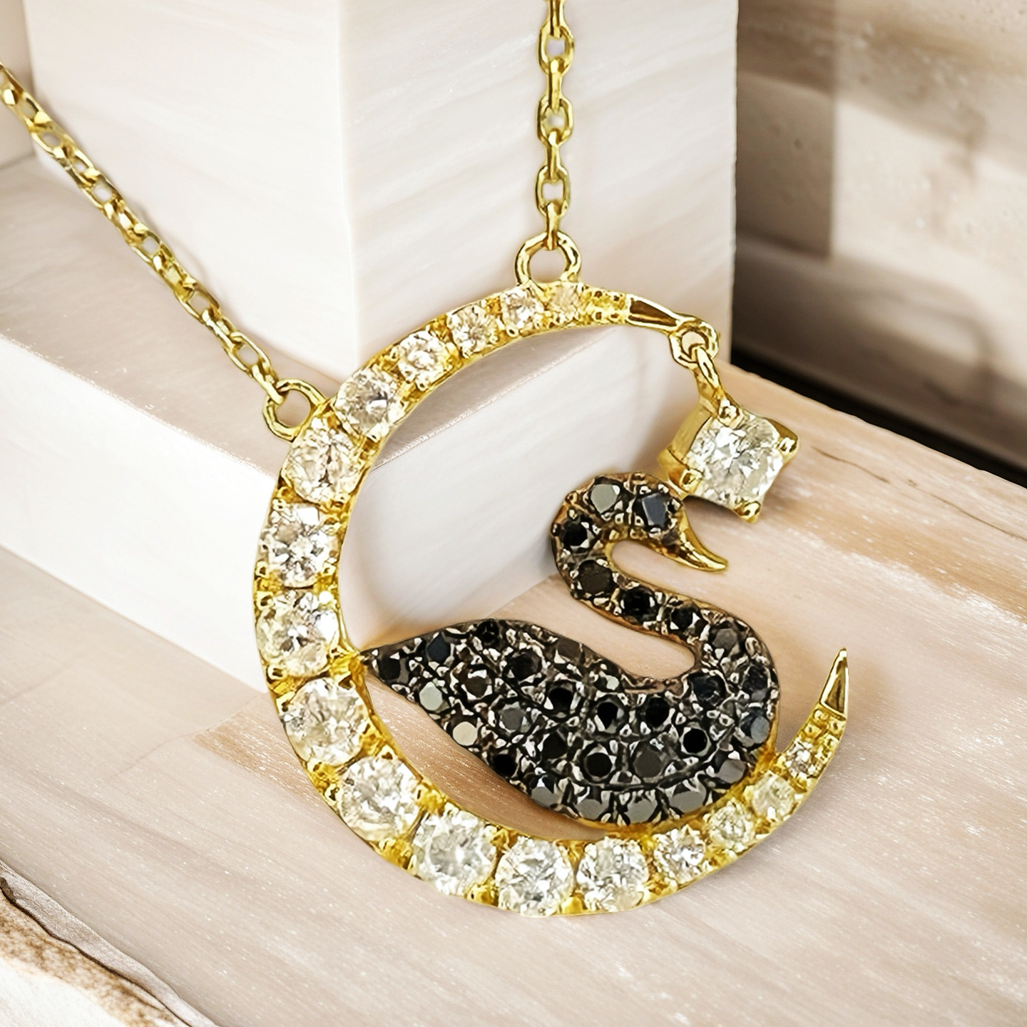 Black Swan 18k Gold Diamond Pendant (Item No. VT116）