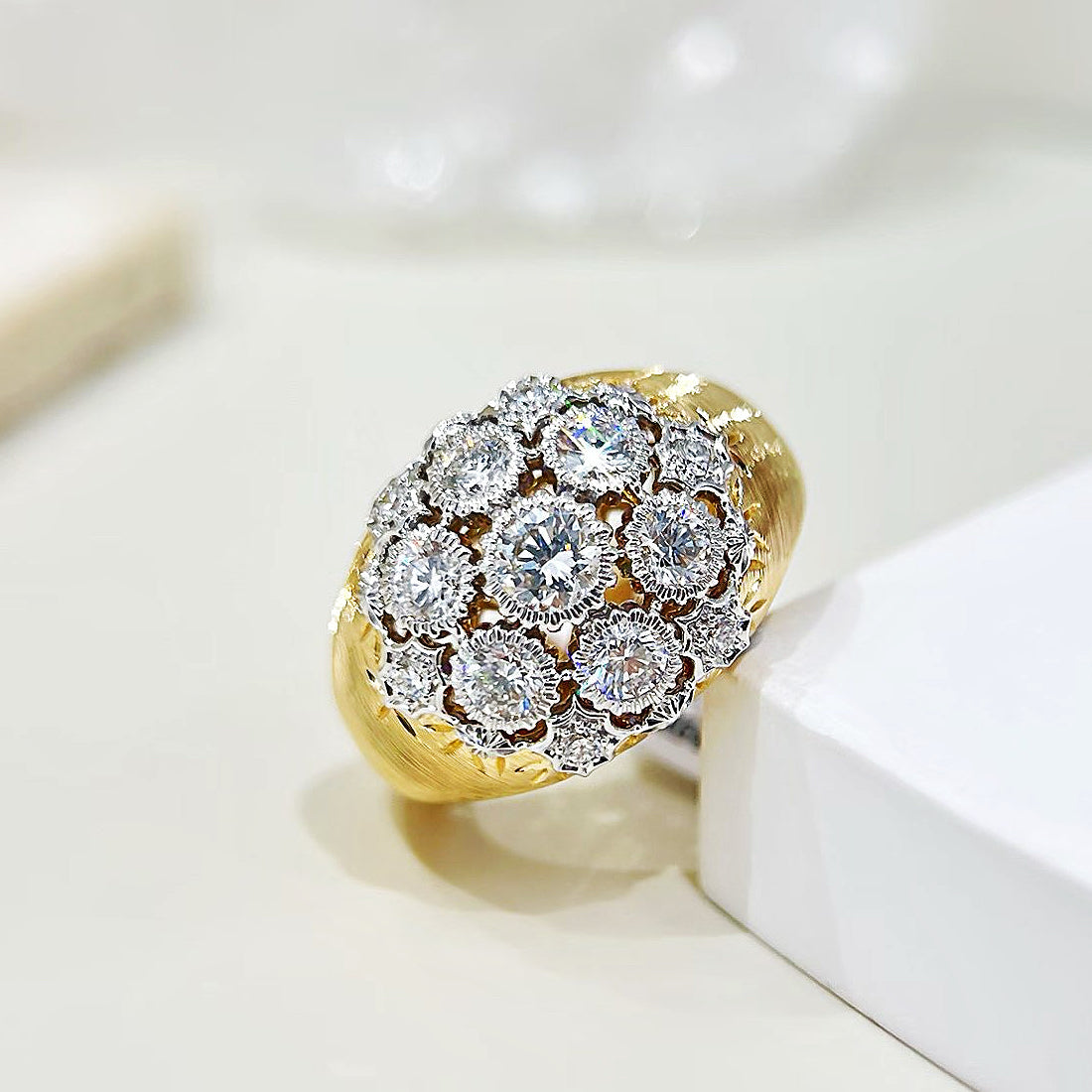 Vintage 18k Gold Diamond Ring (Item No. VT481）