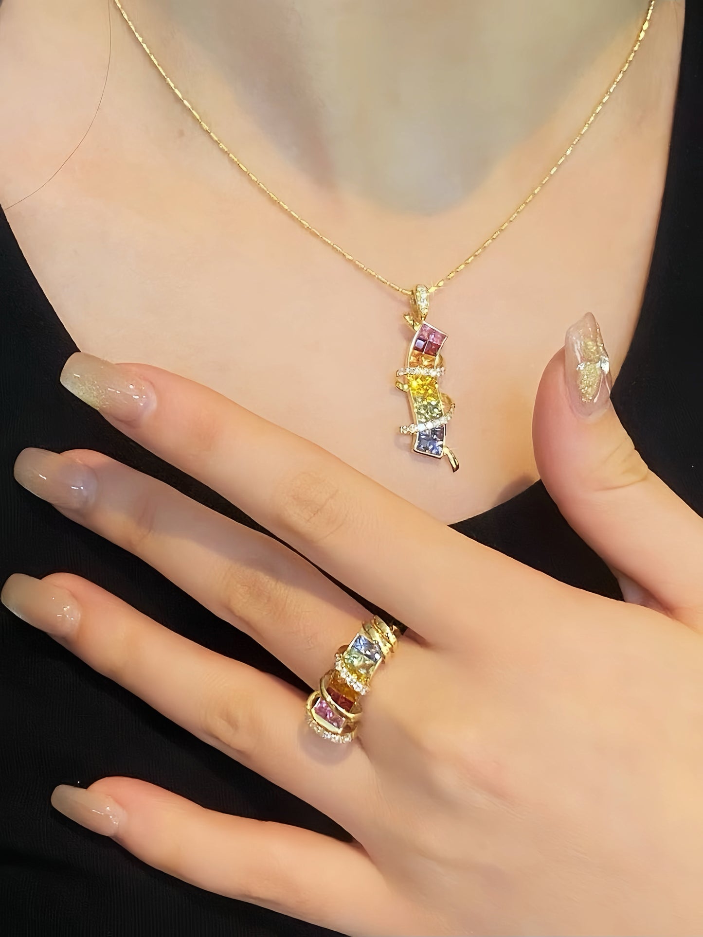 Vintage 18k Gold Diamond Sapphire Pendant (Item No. VT168）