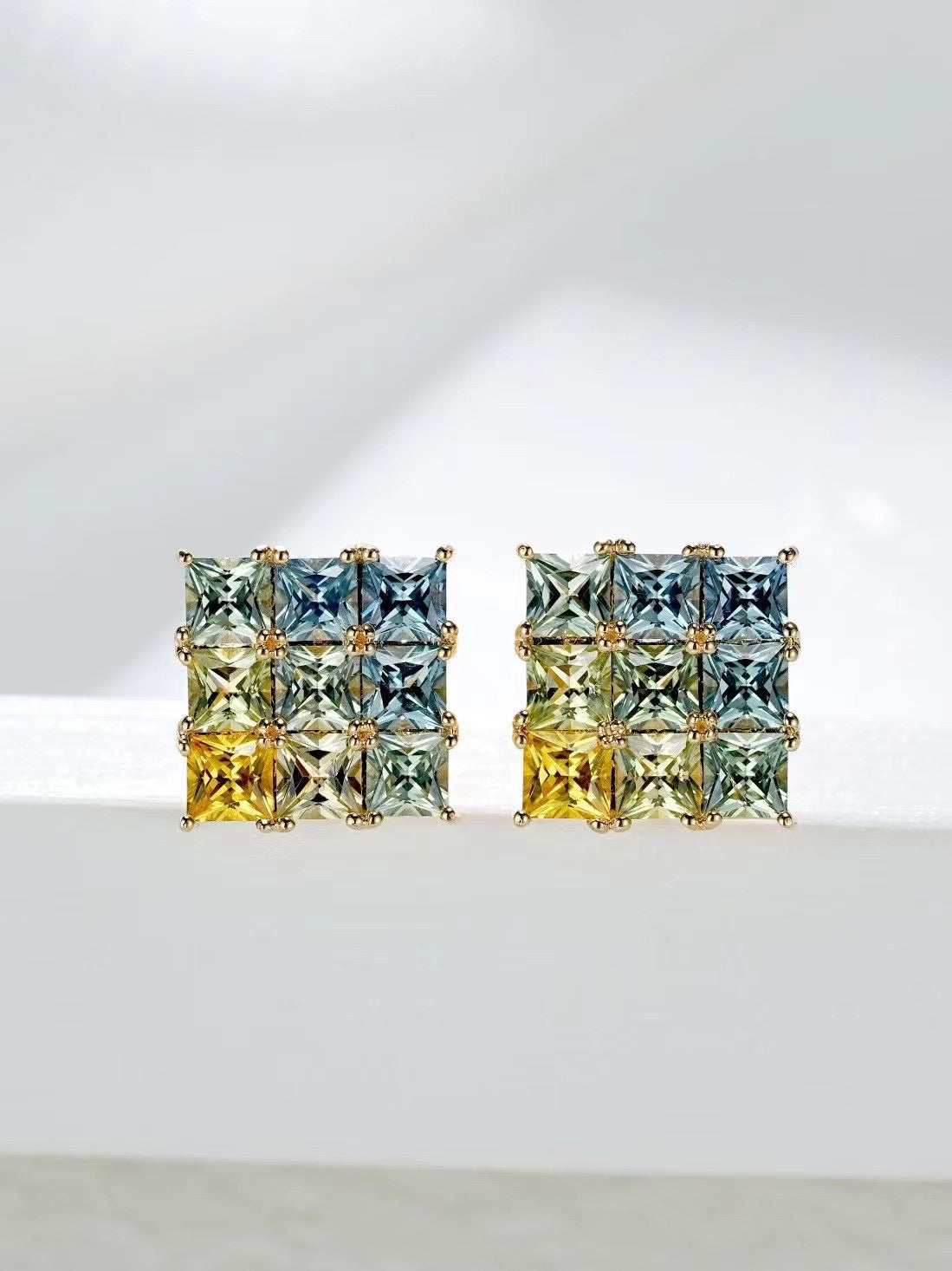 Rainbow Sapphire 18k Gold Earring (Item No. SA101）